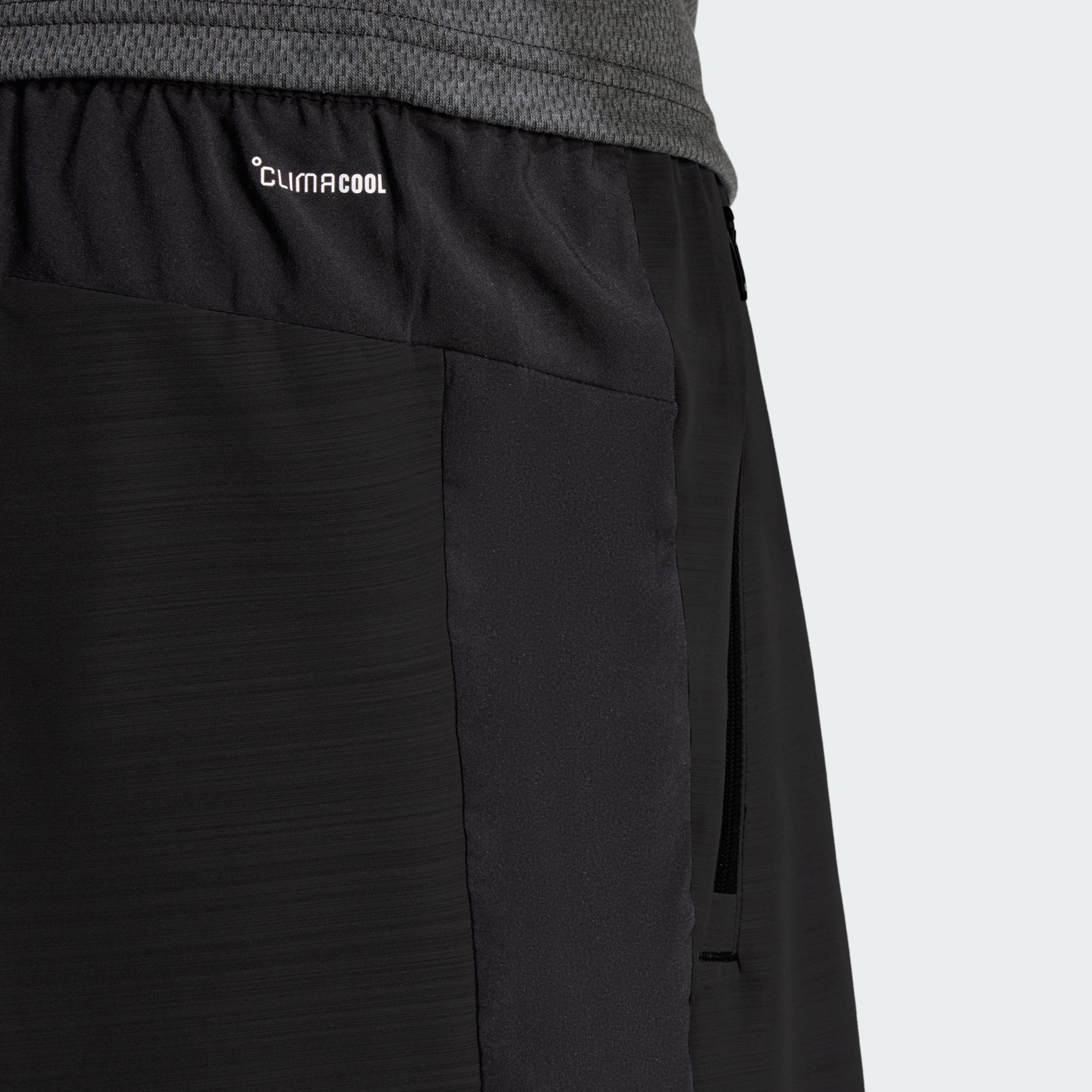 Train Essentials Woven M&eacute;lange Shorts
