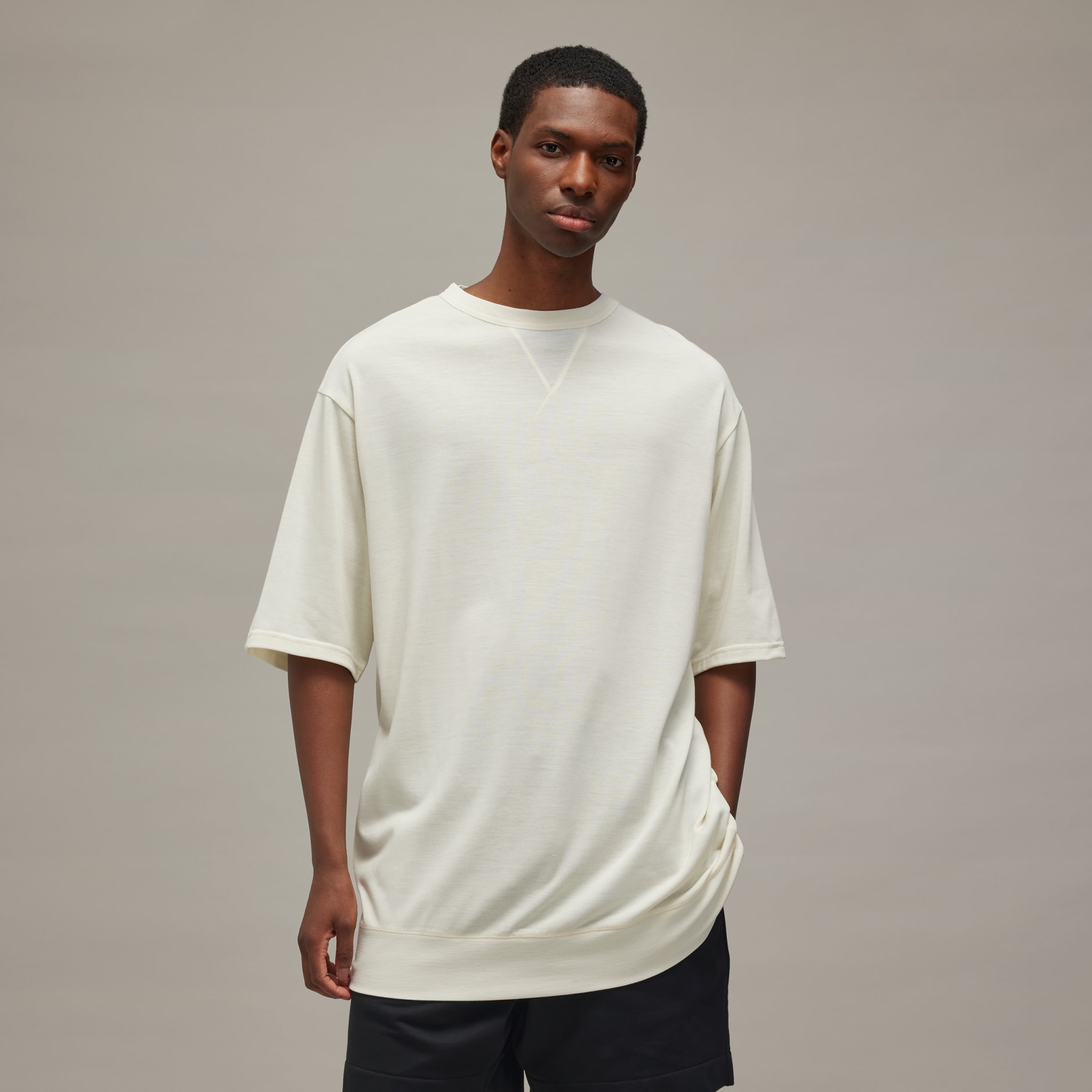 Y-3 ホワイト ラグランスリーブ シャツ XS Clothing - Y-3 Short Sleeve Premium Tee - White | adidas Oman