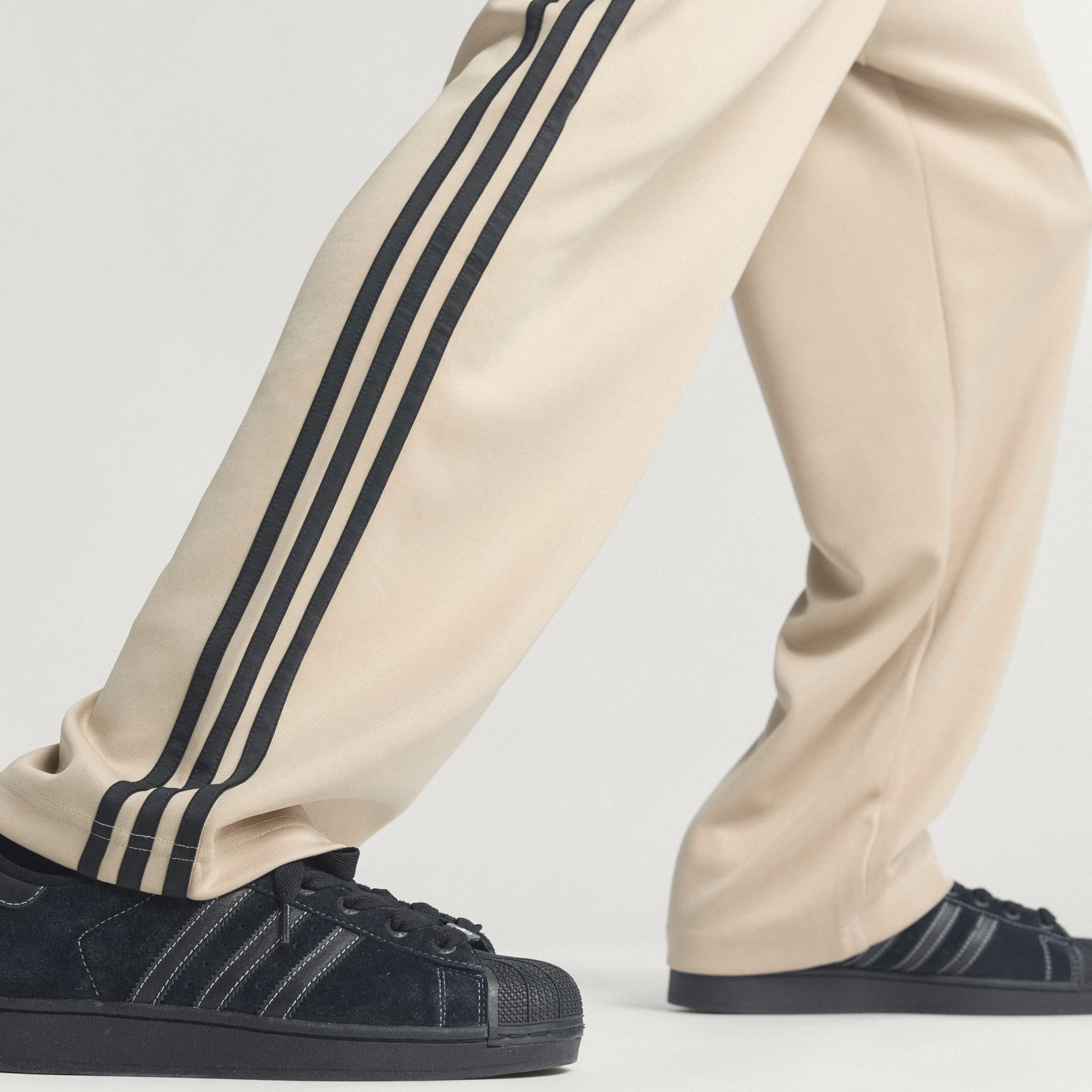 PANTALONI DE TRENING LEJERI ADICOLOR