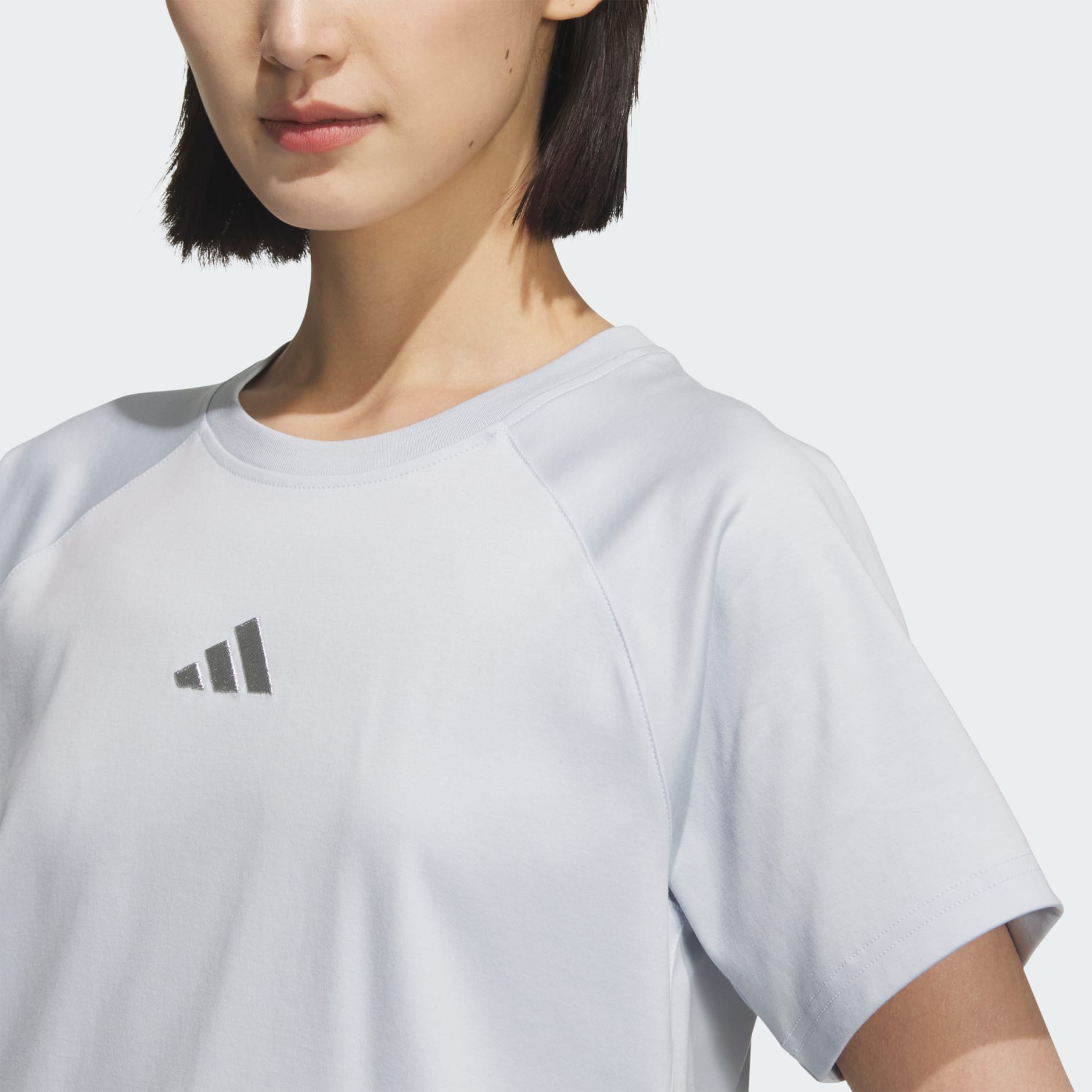 必備短袖標誌 T 恤