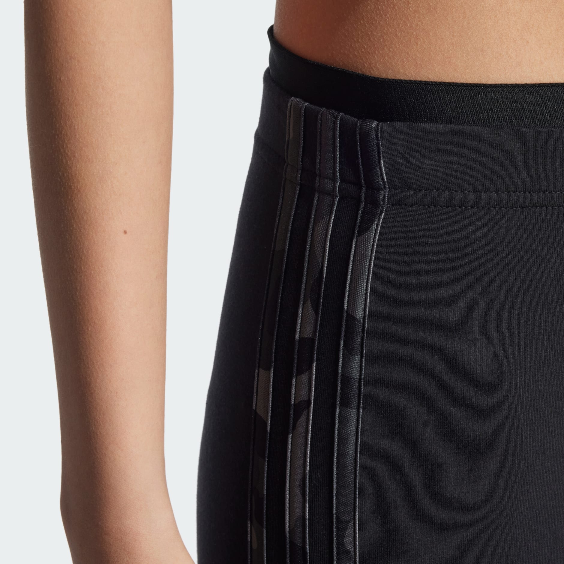 Essentials 3-Stripes Camo Print 7/8 Length Leggings