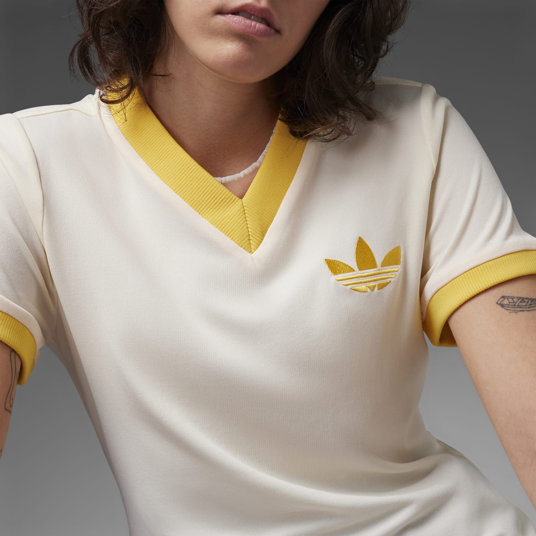 Adicolor 70s V-Neck Tee