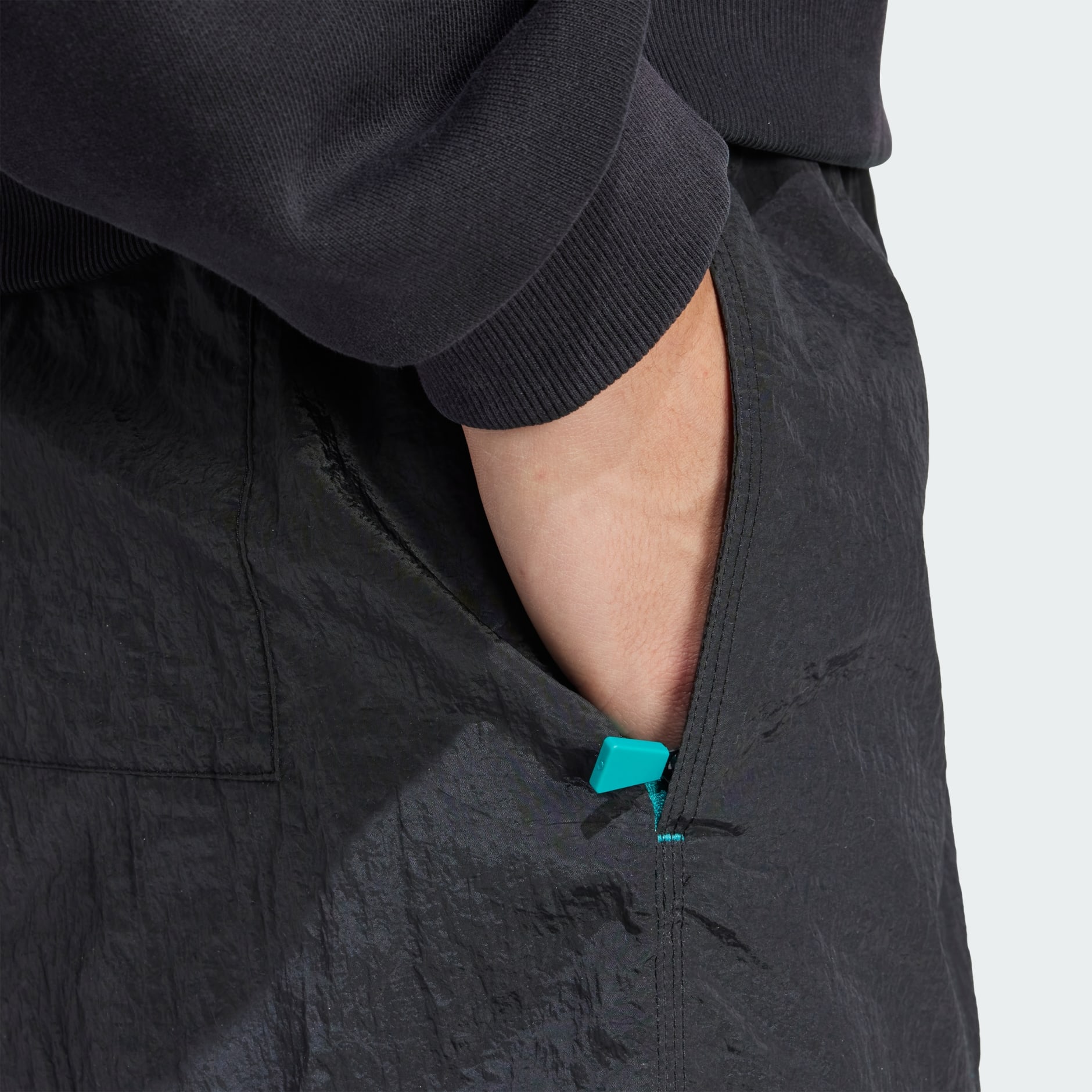 Pantaloni scurți țesuți EQT