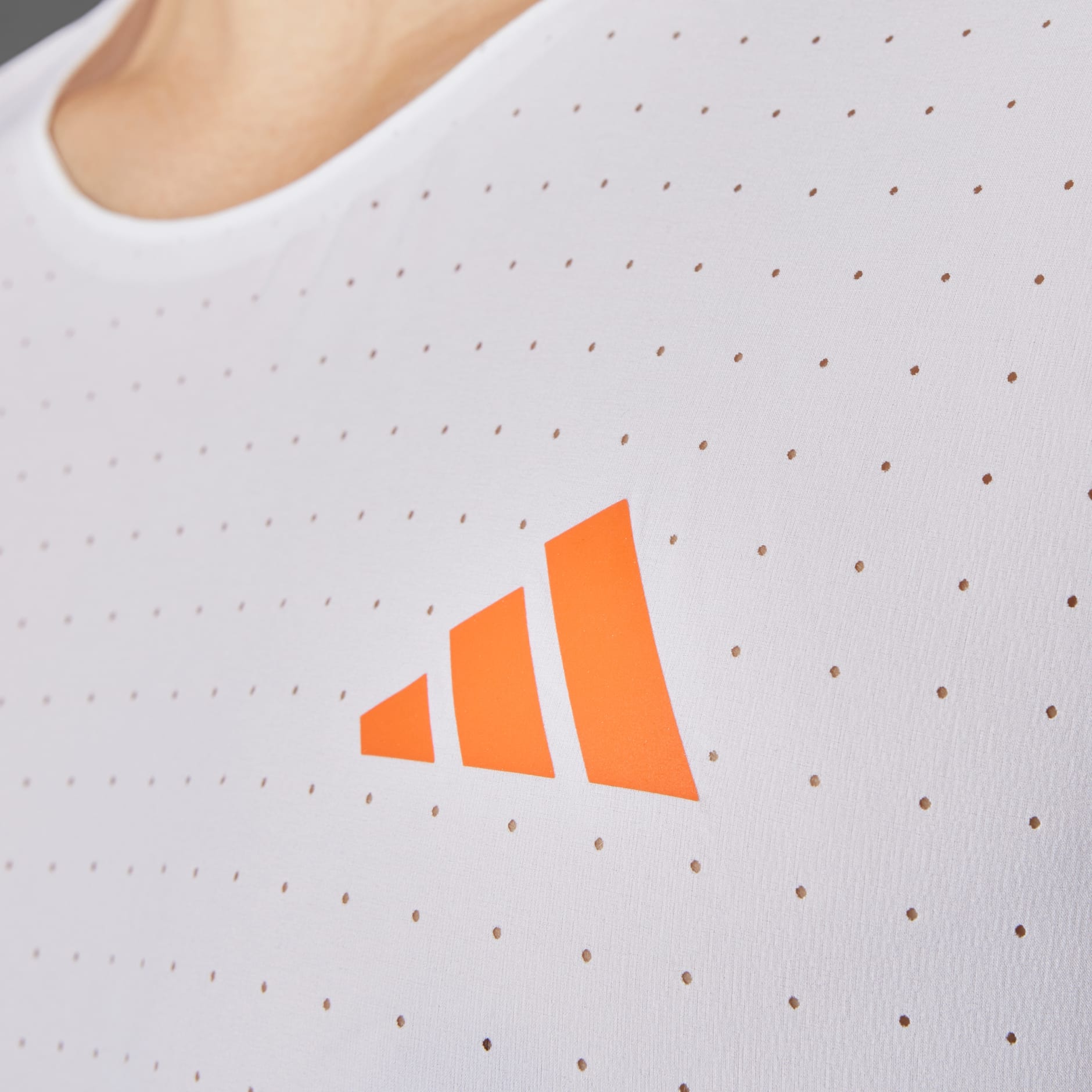 adidas ADIZERO 陸上用シャツ M ホワイト/オレンジ adidas ADIZERO 陸上用シャツ M ホワイト/オレンジ - メルカリ