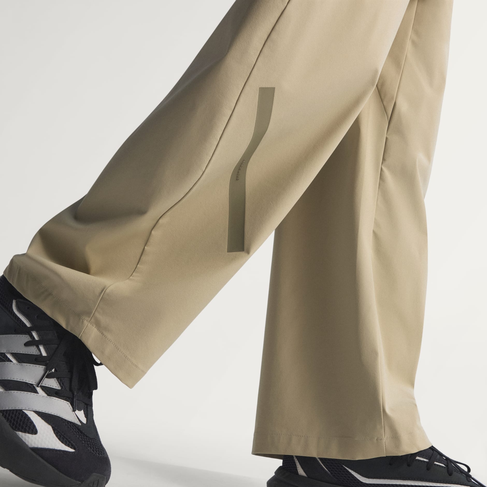 PANTALONI ADIDAS Z.N.E. ȚESUȚI