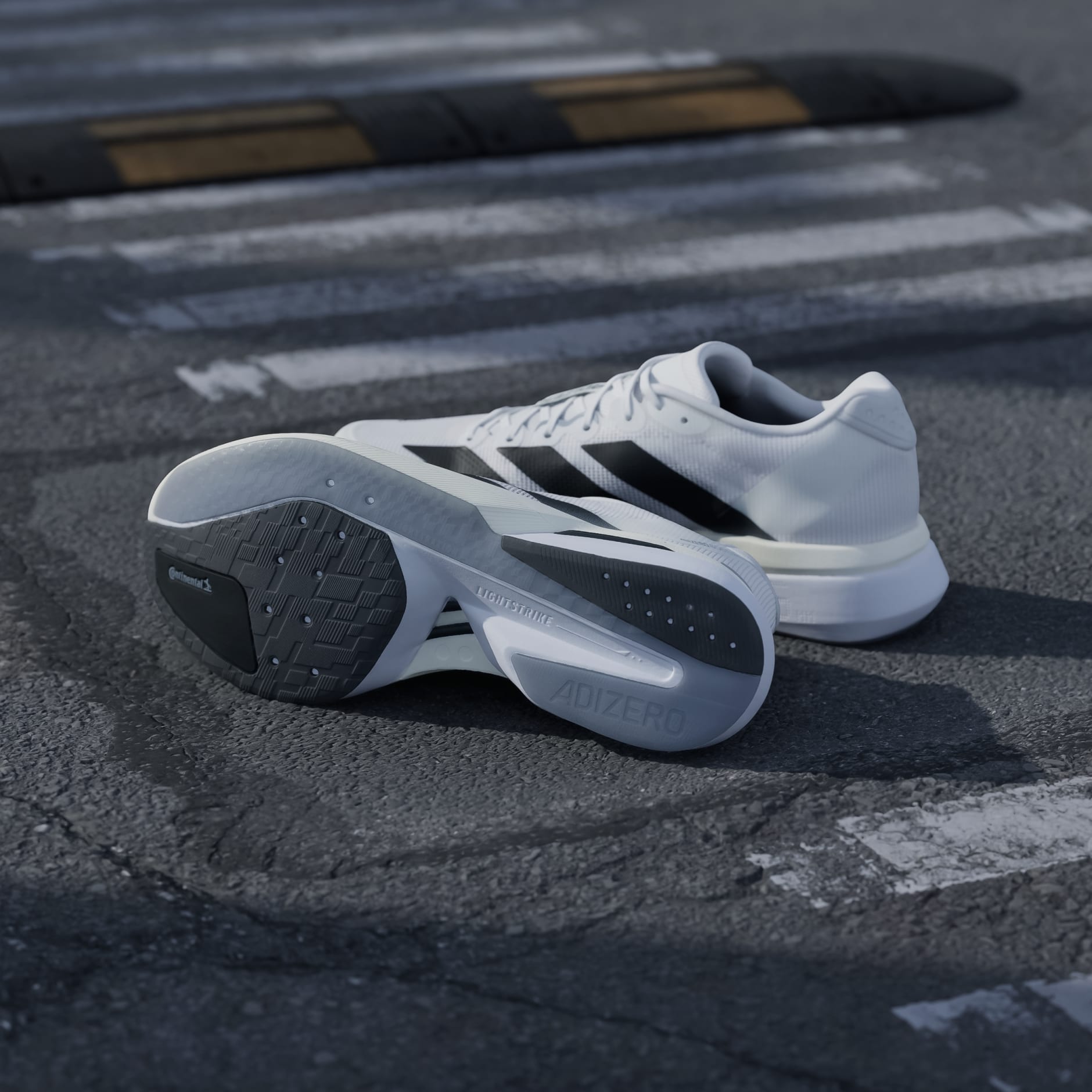 Adizero Boston 13 鞋