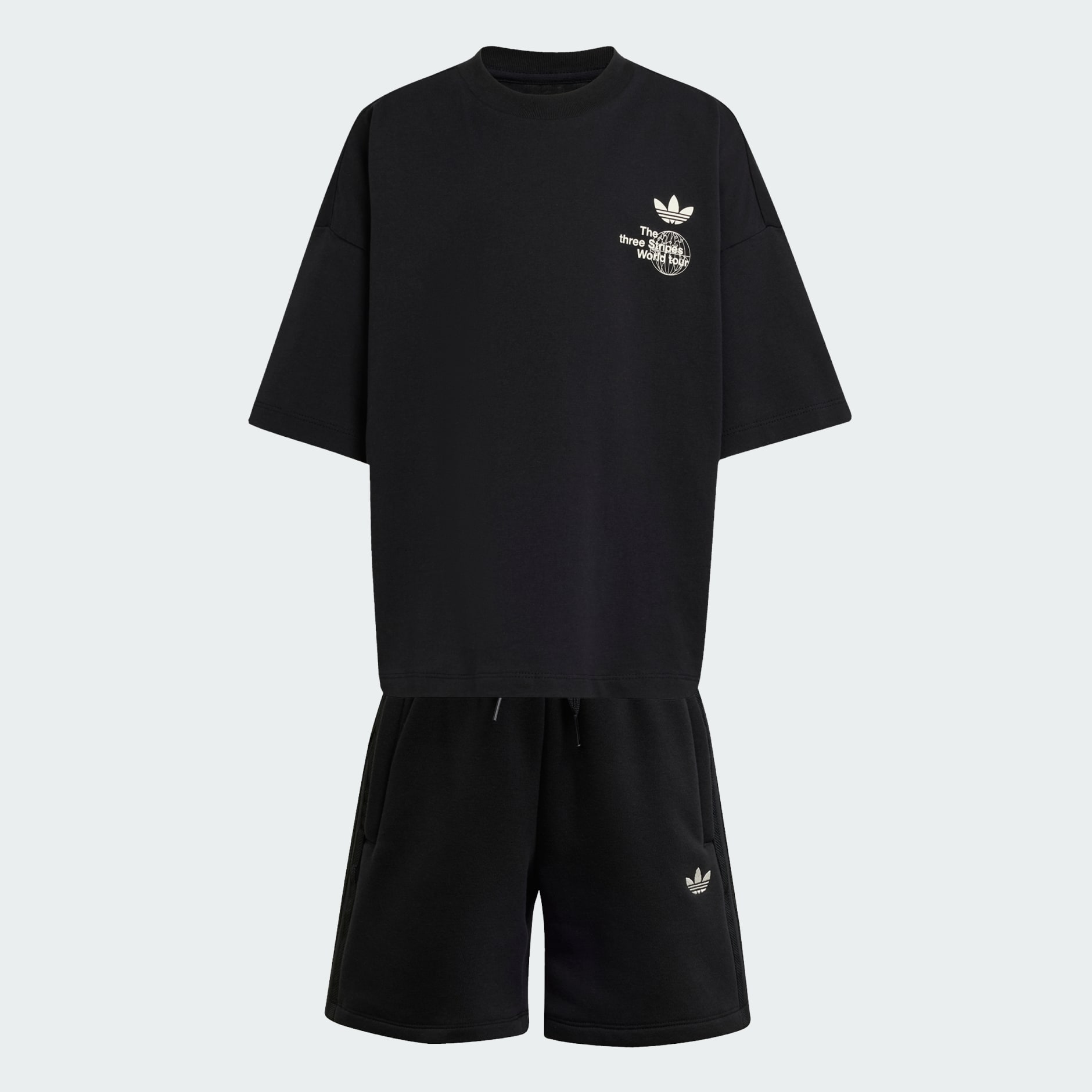 סט חולצת טי ומכנסיים קצרים