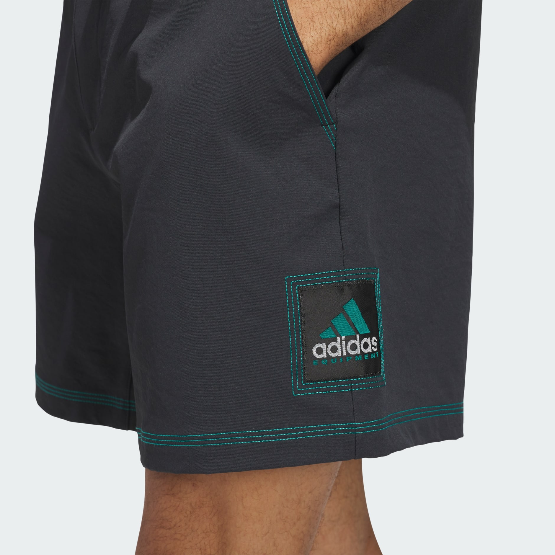 Pantaloni scurți de echipament