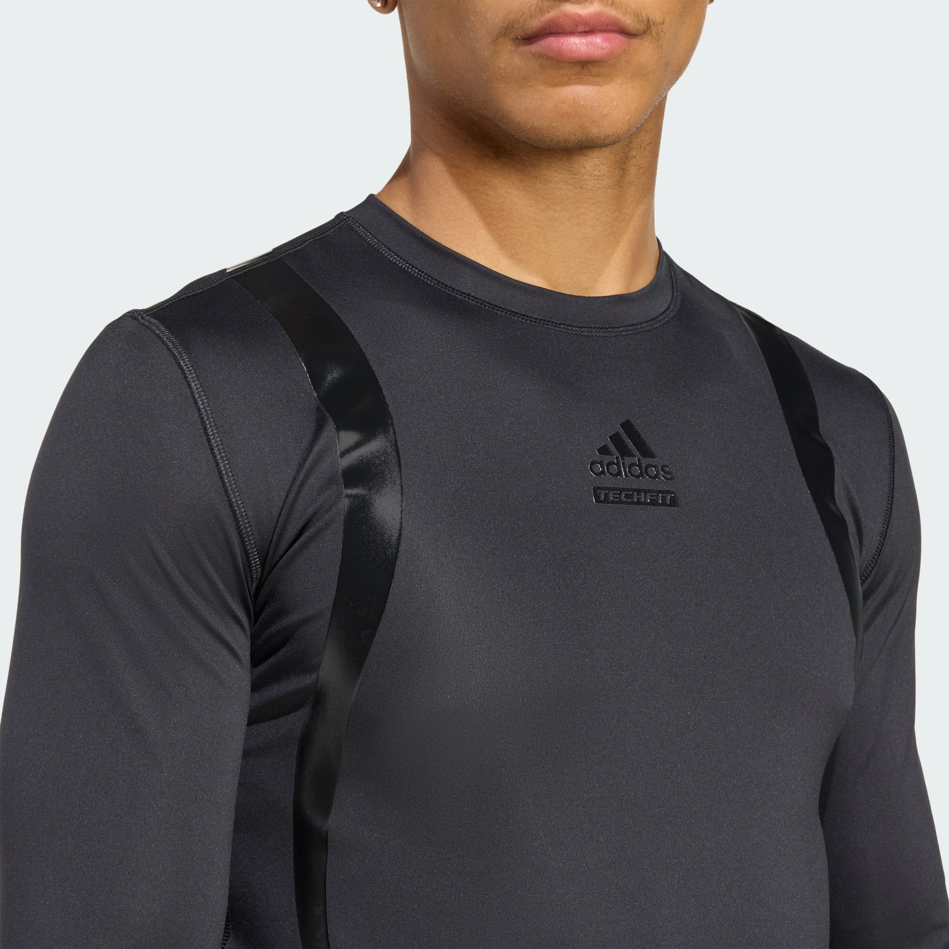 TRICOU CU M&Acirc;NECĂ LUNGĂ TECHFIT