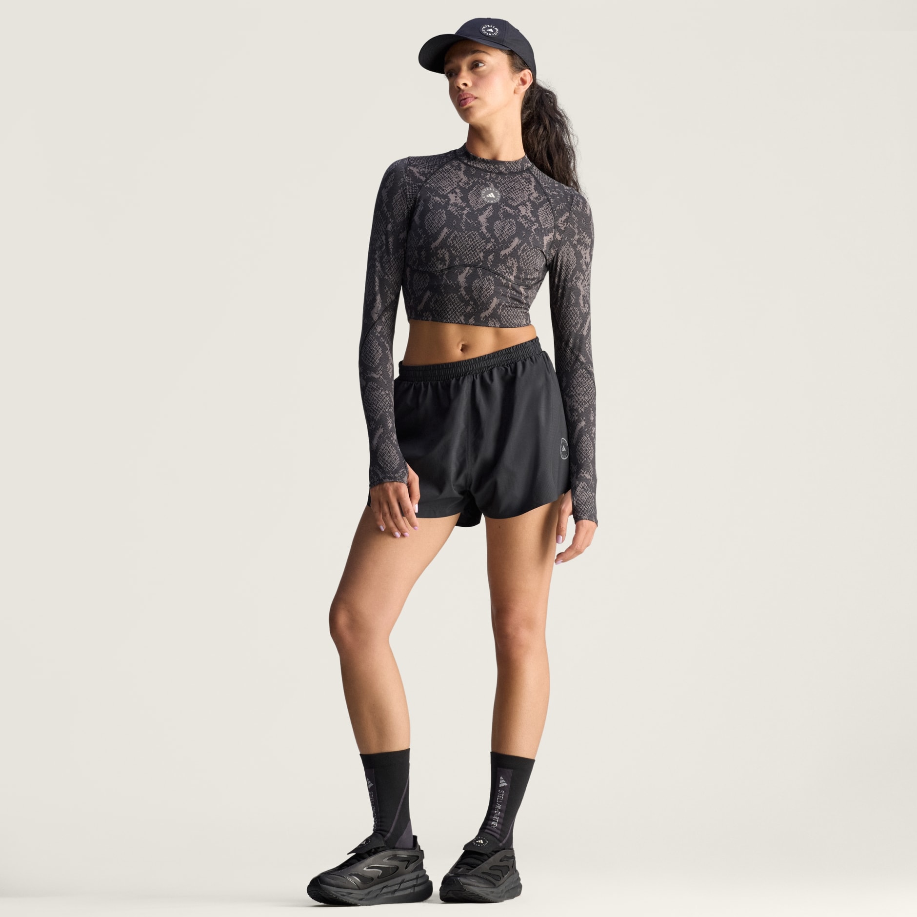 Bluză de antrenament scurtă cu m&acirc;necă lungă adidas by Stella McCartney, cu imprimeu