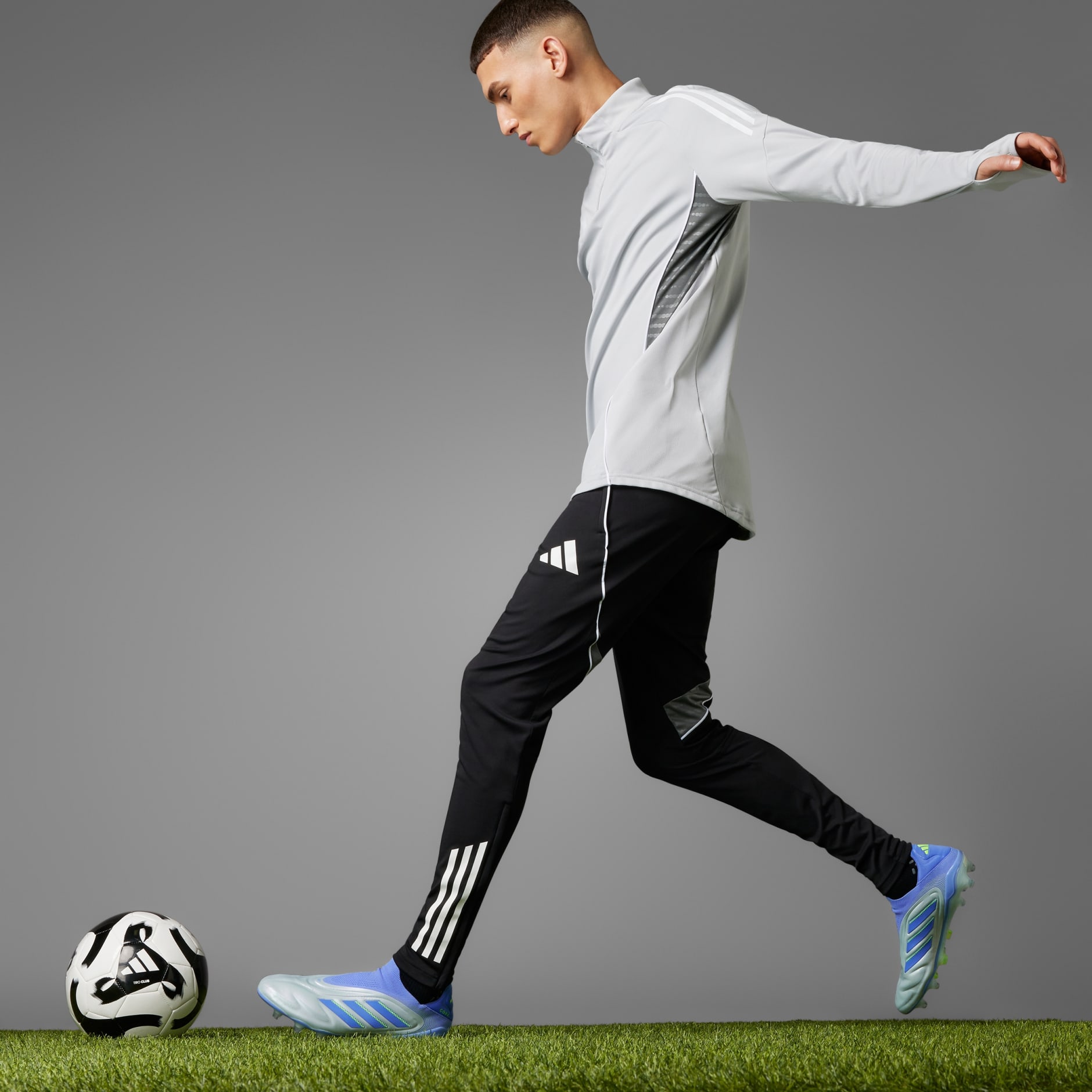 Copa Pure 3 Elite Laceless Firm Ground Boots