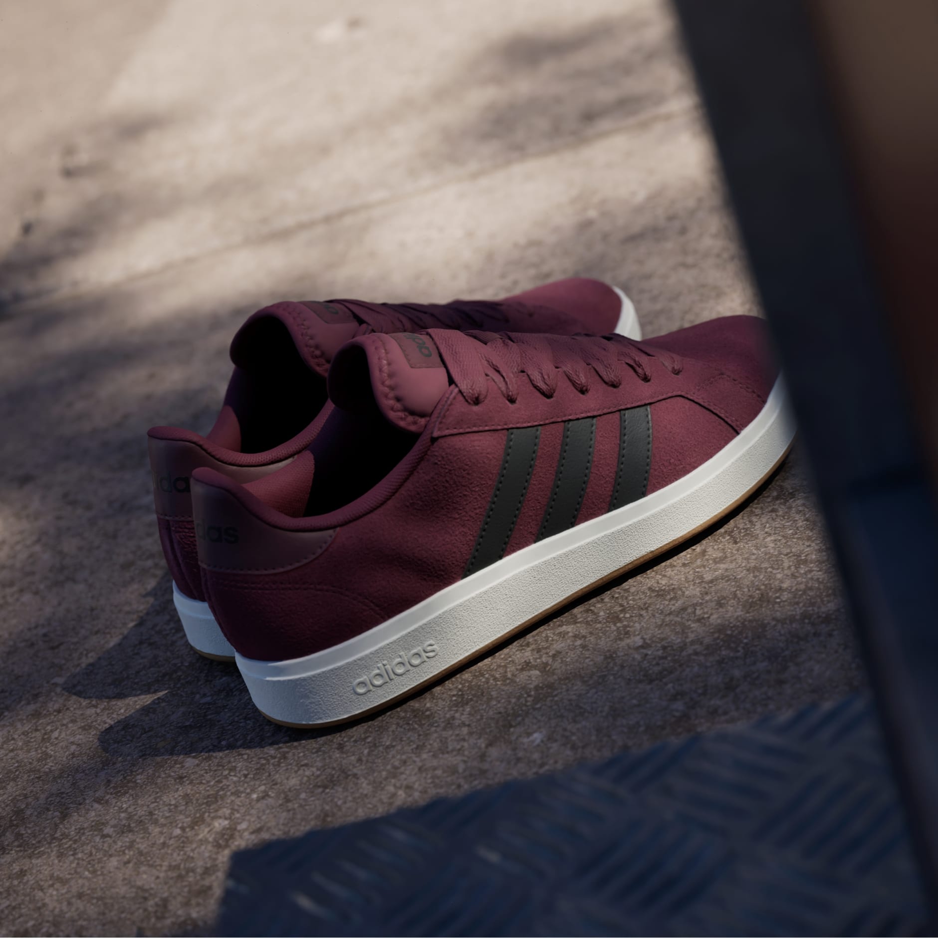 Pantofi Grand Court Base anii 2000