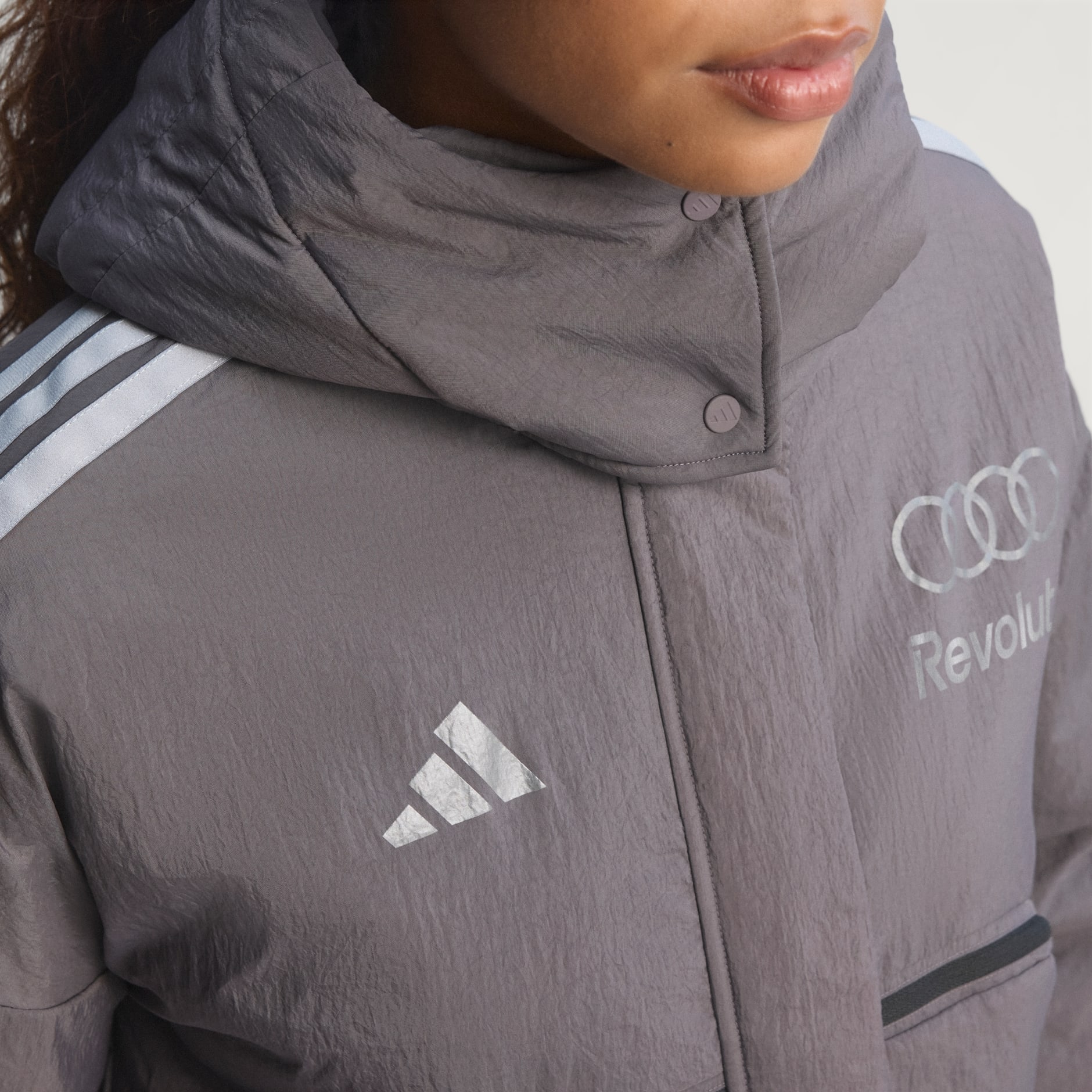 JACHETĂ CĂPTUȘITĂ AUDI REVOLUT F1 TEAM ENGINEERS & MARKETING