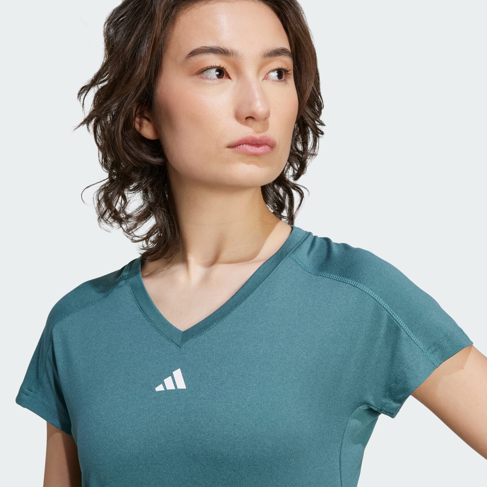 Tricou minimalist cu guler &icirc;n V Train Essentials AEROREADY