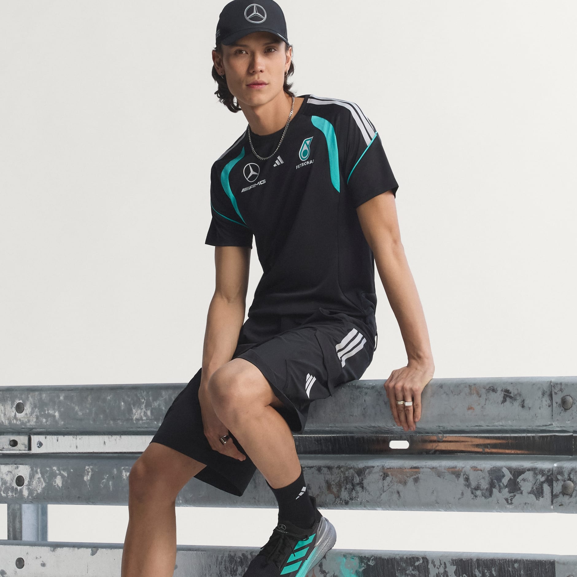 MERCEDES - AMG PETRONAS FORMULA 1 TEAM MECHANICS SHORT