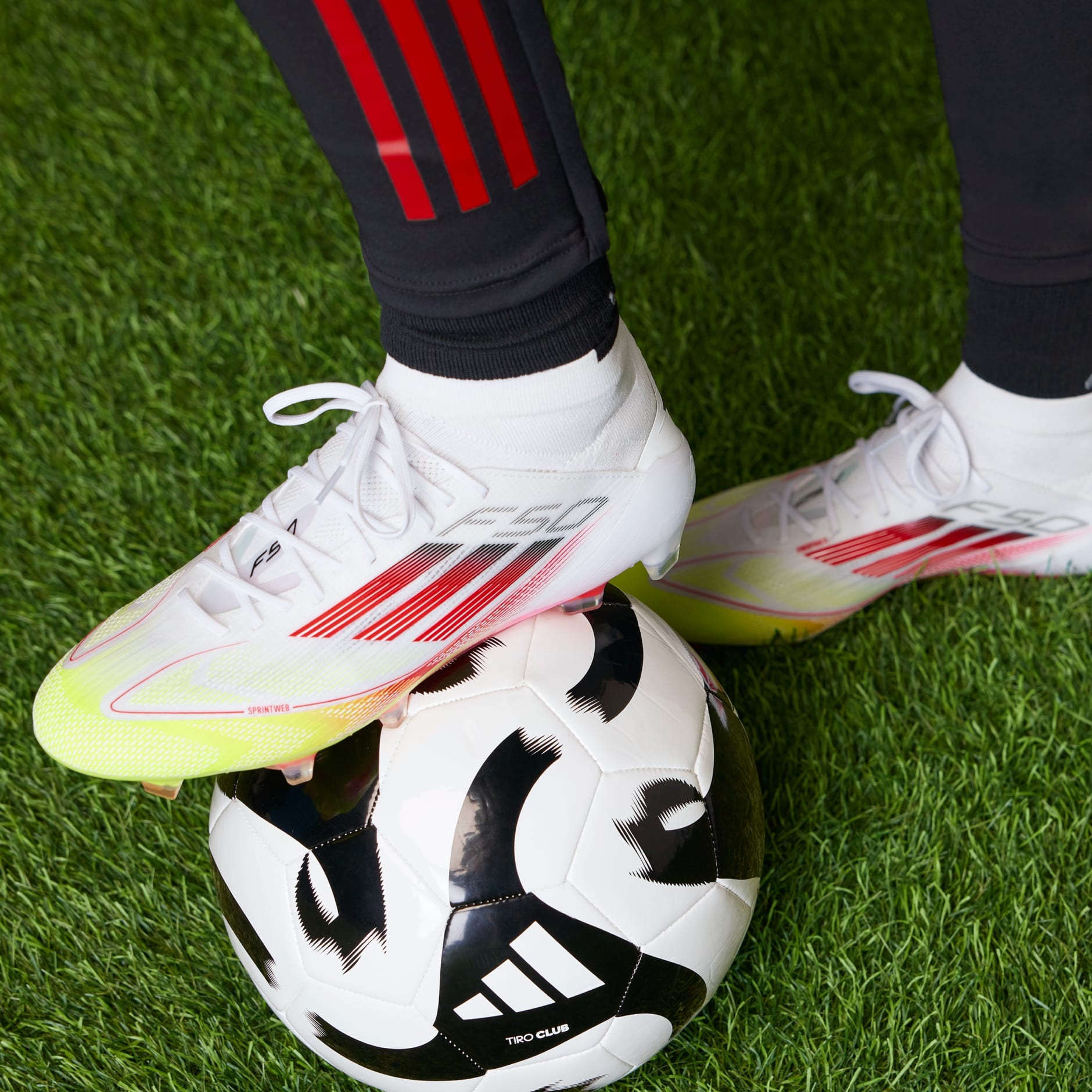 Ghete F50 Elite Mid pentru teren ferm