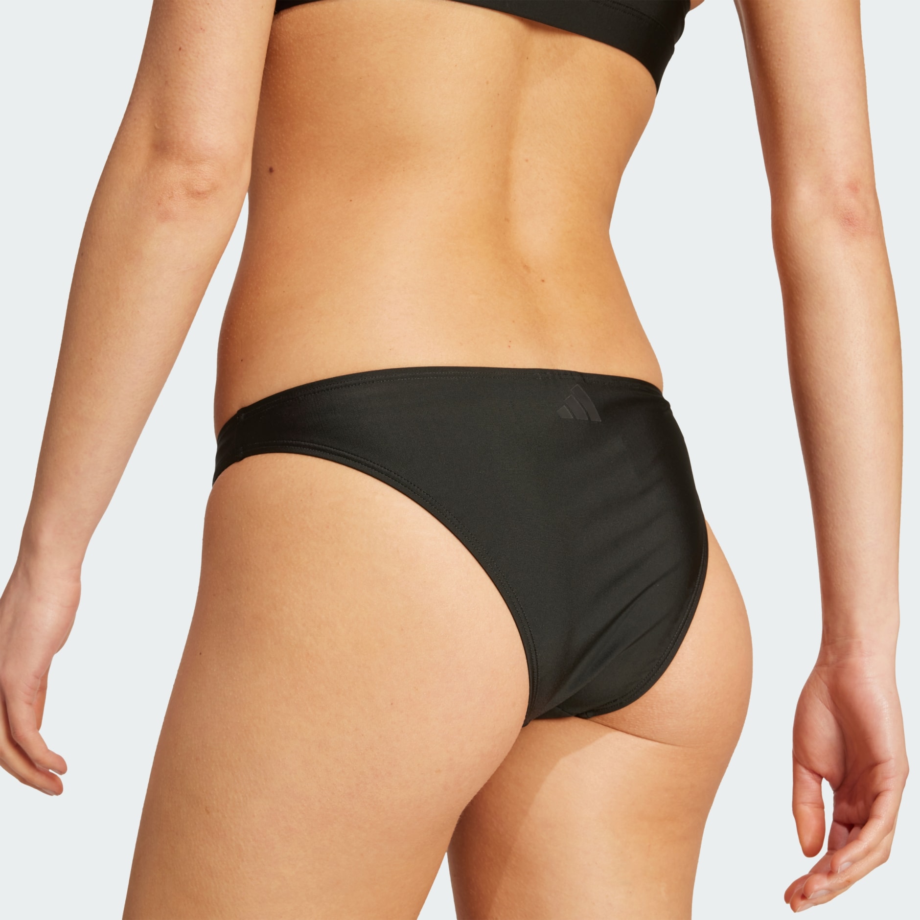 Komplet trokutastog bikinija s naramenicama podesivima na dva načina