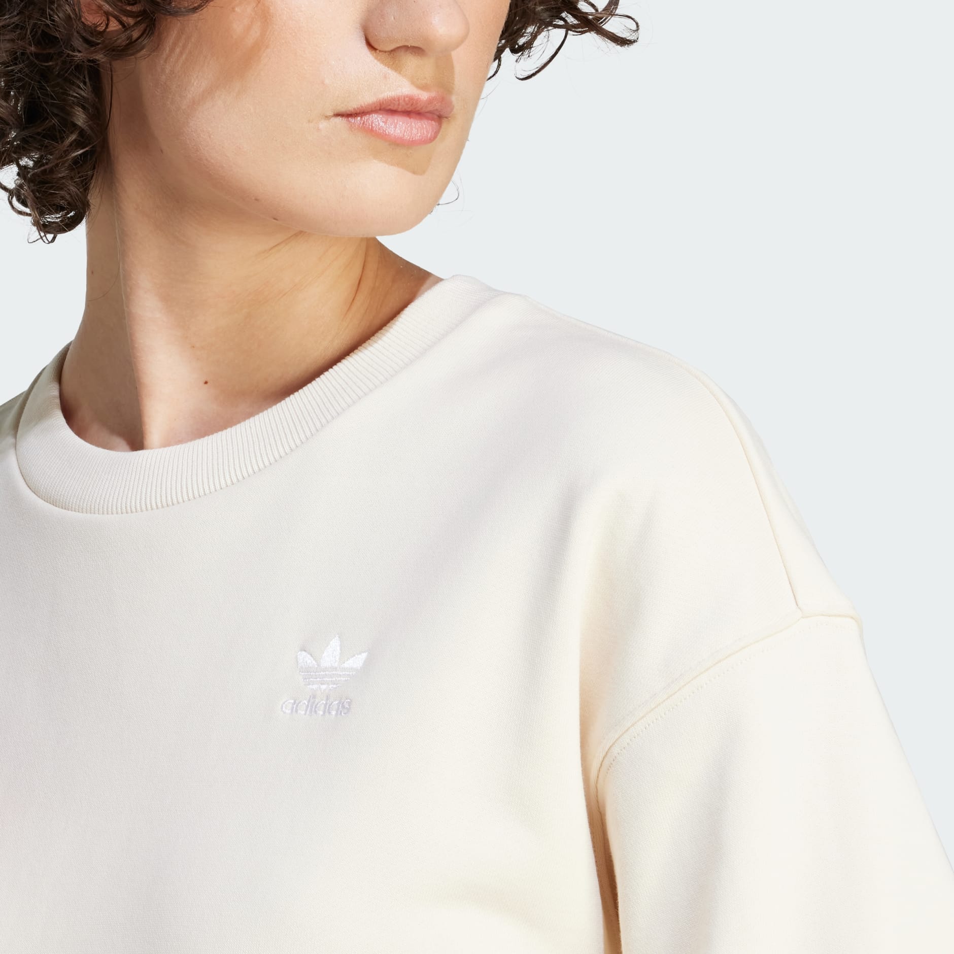 Adidas originals essential crew neck sweatshirt in whit hot sale