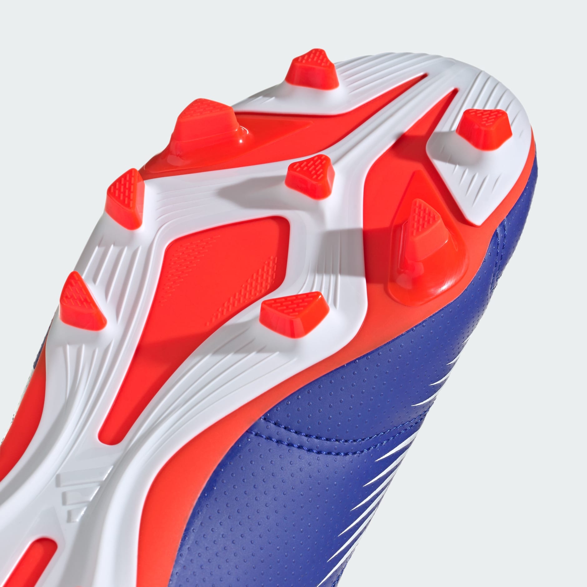 Guayos Predator Club Flexible Ground