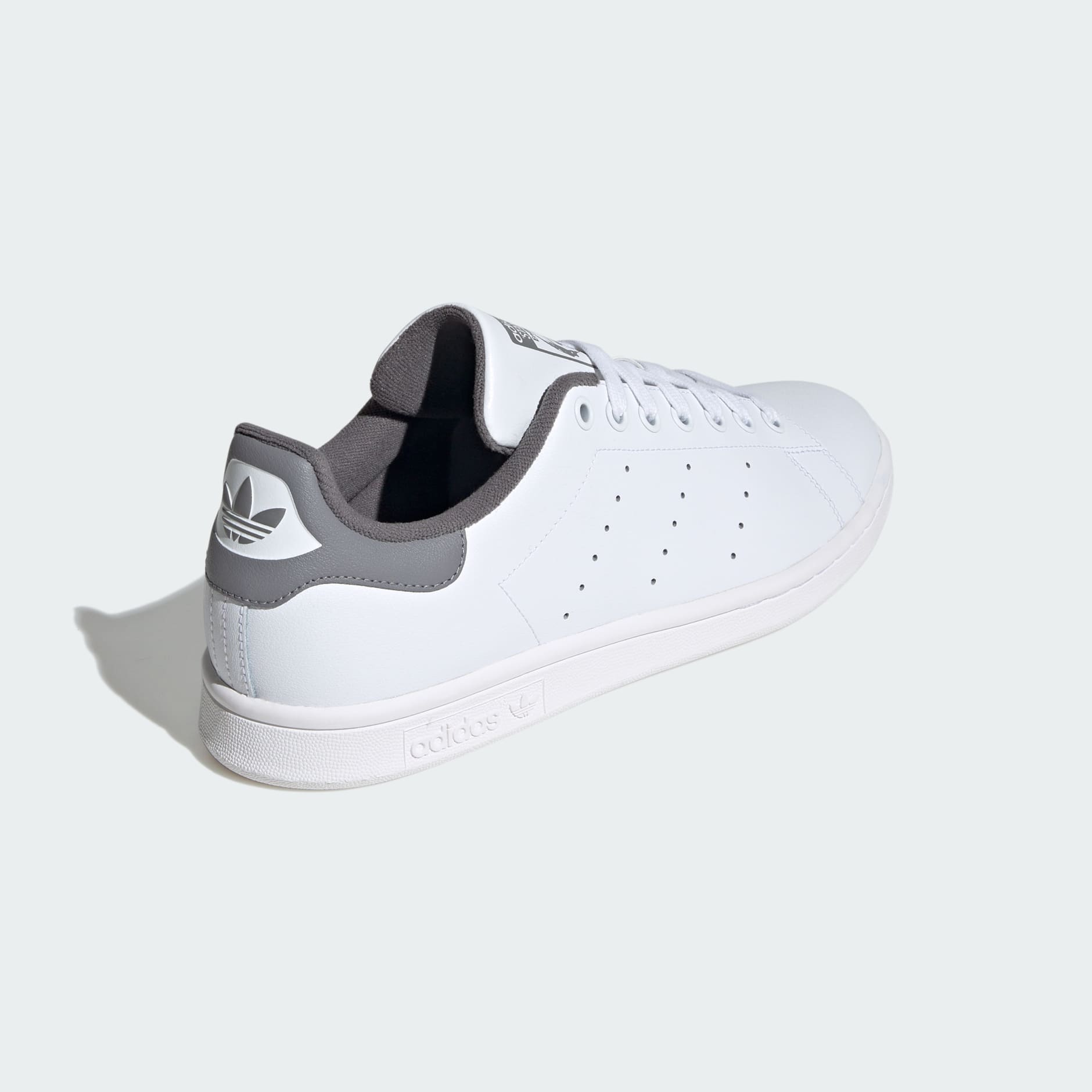 STAN SMITH