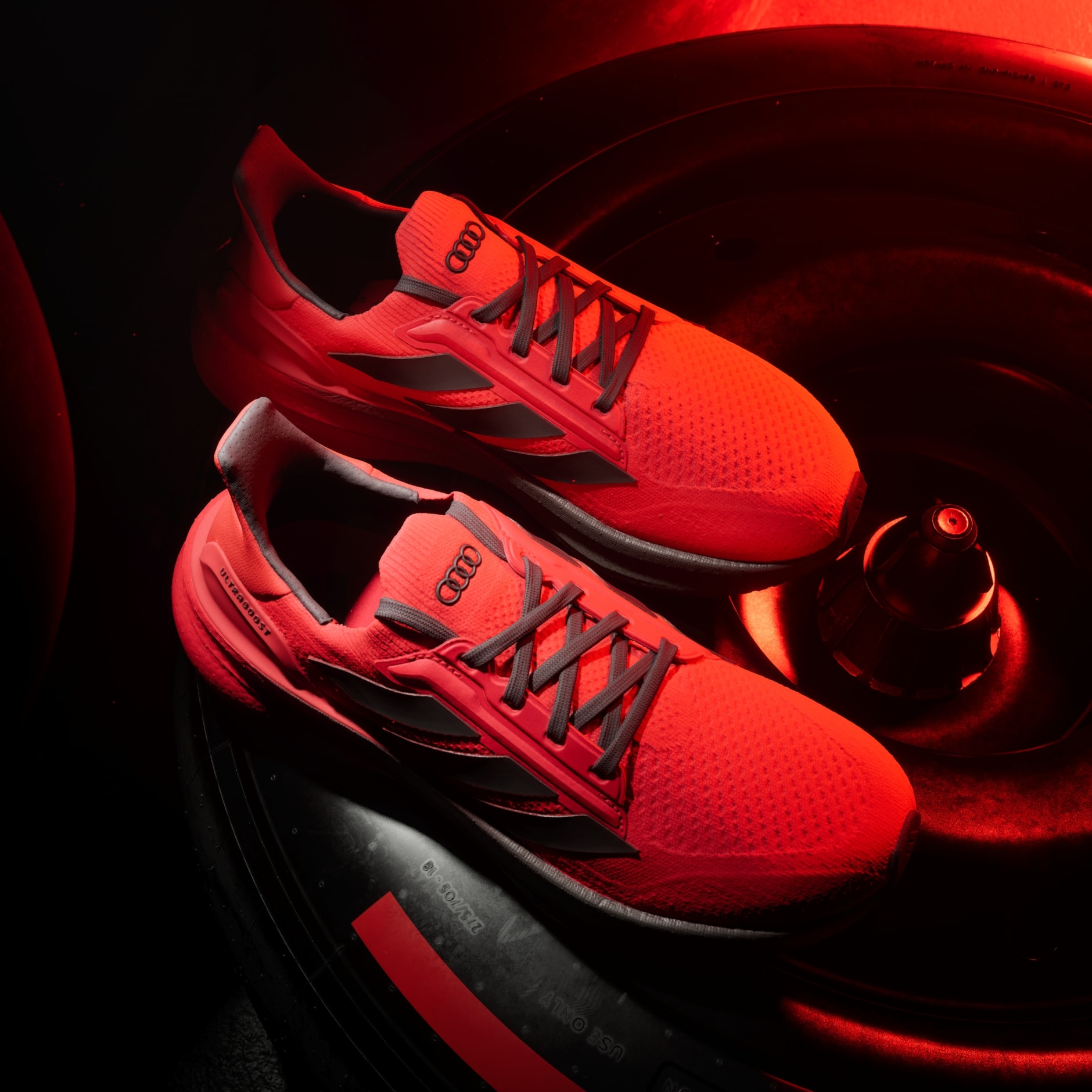 Pantofi ULTRABOOST 5 AUDI F1 TEAM