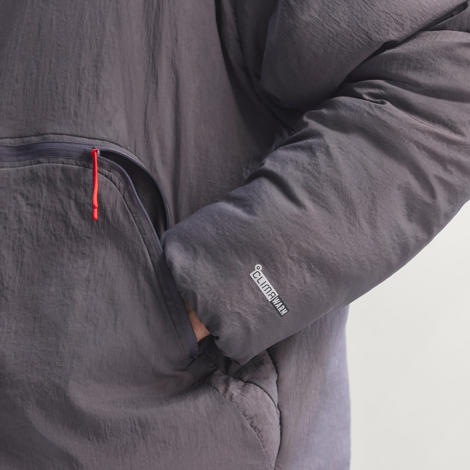 JACHETĂ CĂPTUȘITĂ AUDI REVOLUT F1 TEAM ENGINEERS & MARKETING