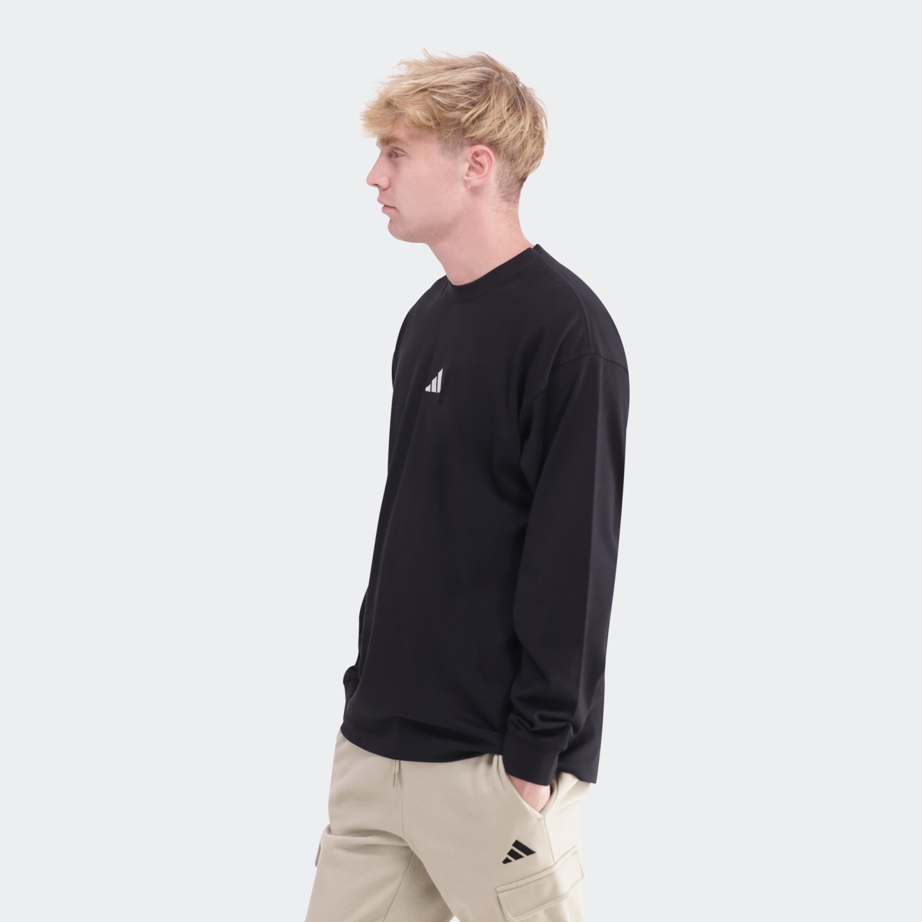 Essentials Plus Loose Fit Small Logo Long Sleeve Long-Sleeve Top