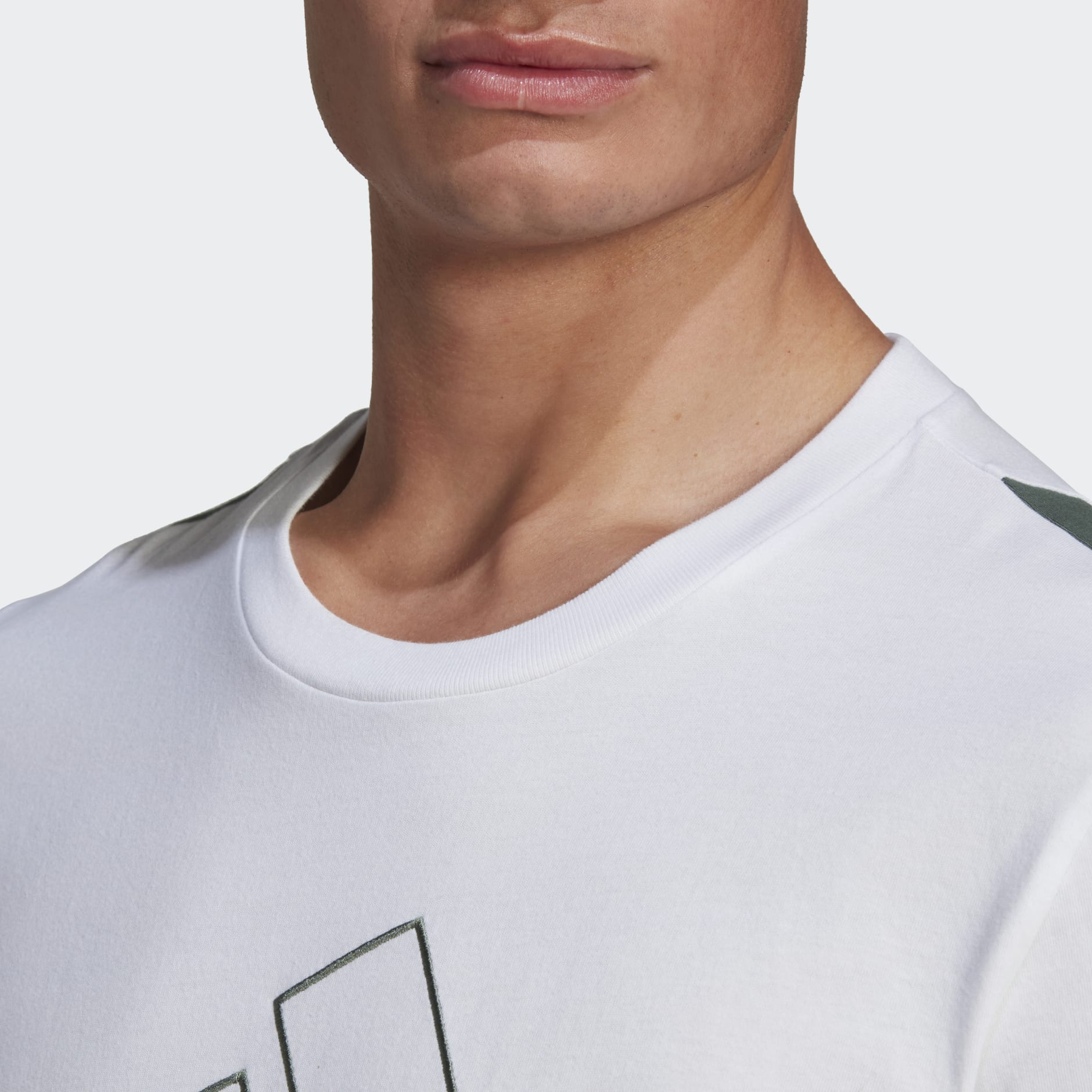 Camiseta Future Icons Badge of Sport Bordada