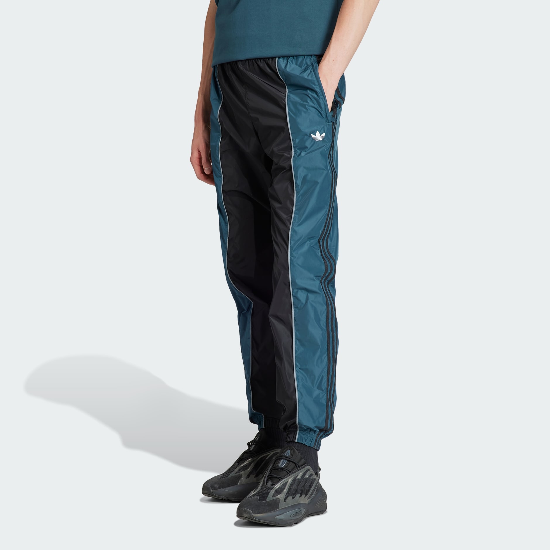 Buy UNDER ARMOUR Men Relaxed Fit Rush Woven Track Pants - Track Pants for  Men 25716600 | Myntra