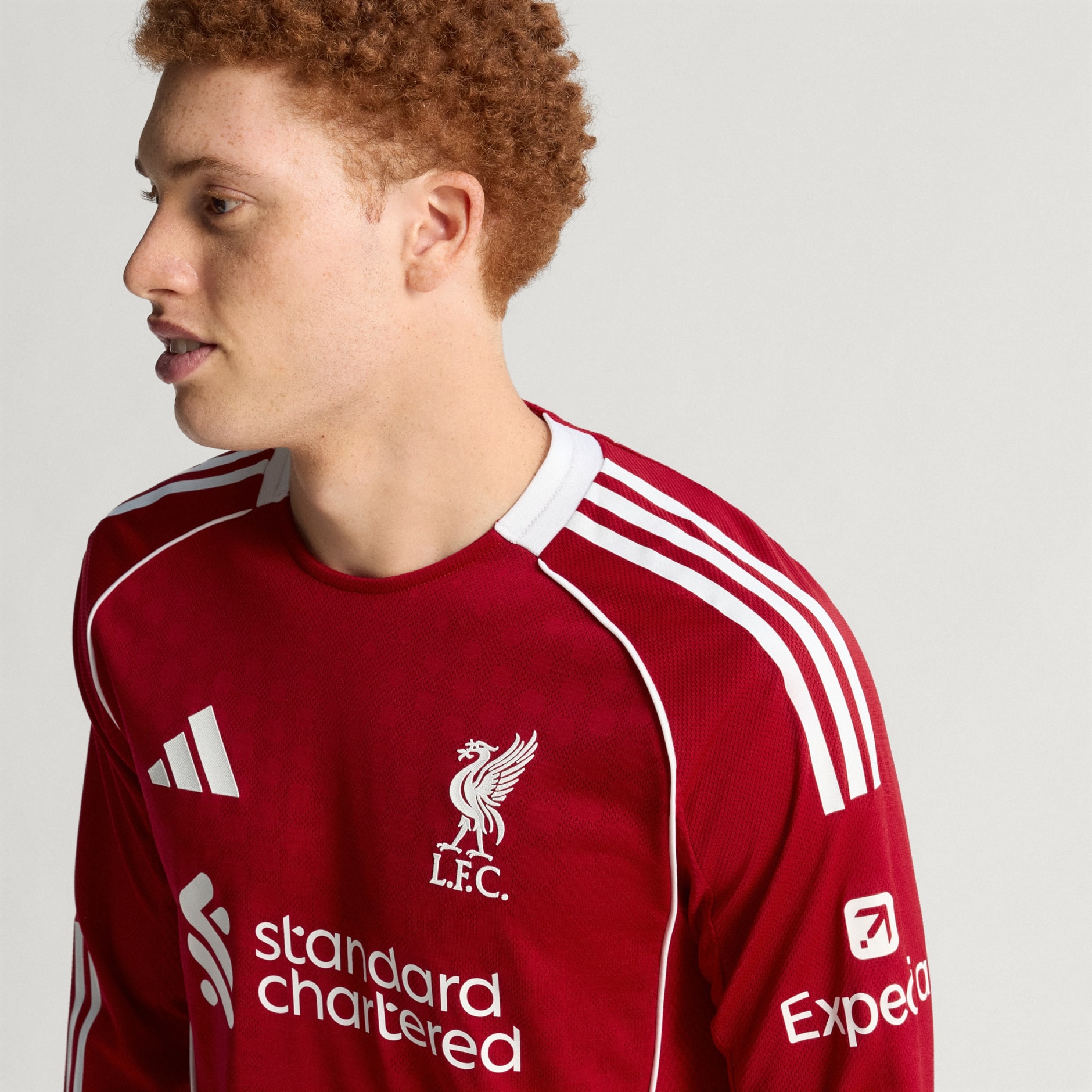 tricou autentic cu m&acirc;necă lungă Liverpool FC 25/26 pentru meciuri pe teren propriu