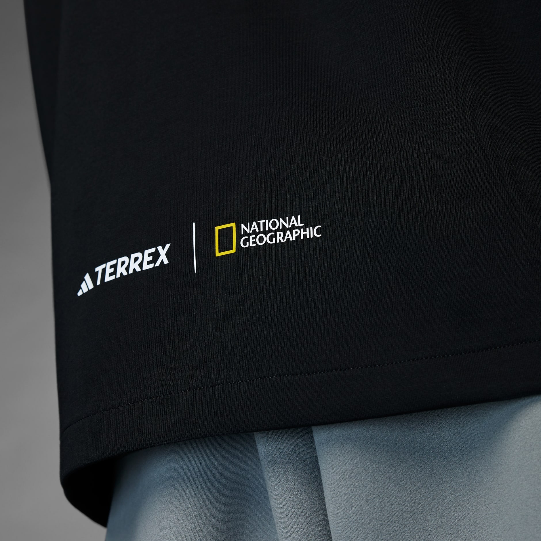 ©National Geographic Long Sleeve Graphic Tee (Gender Neutral)