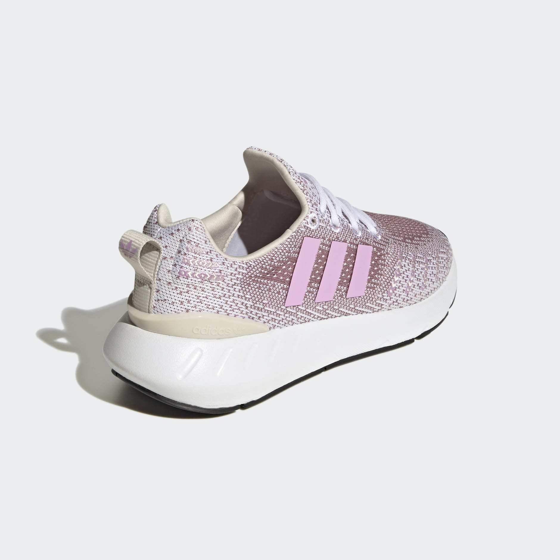 Tenis Swift Run 22