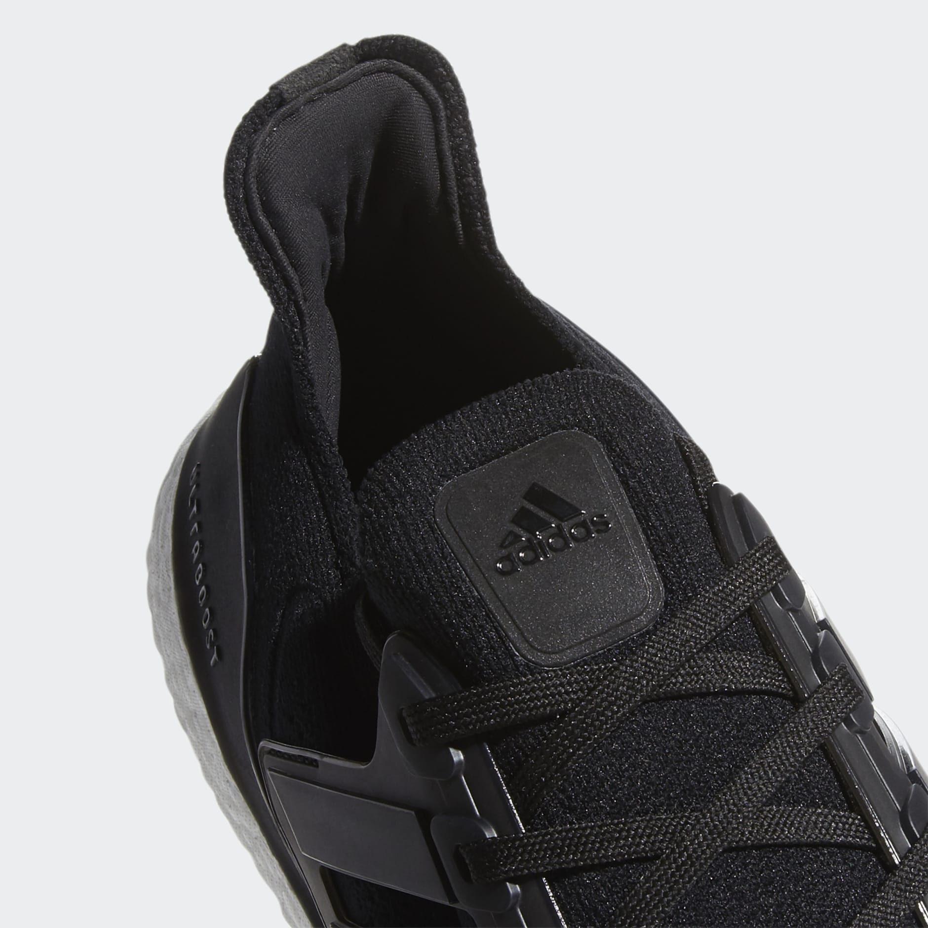 נעלי Ultraboost 21