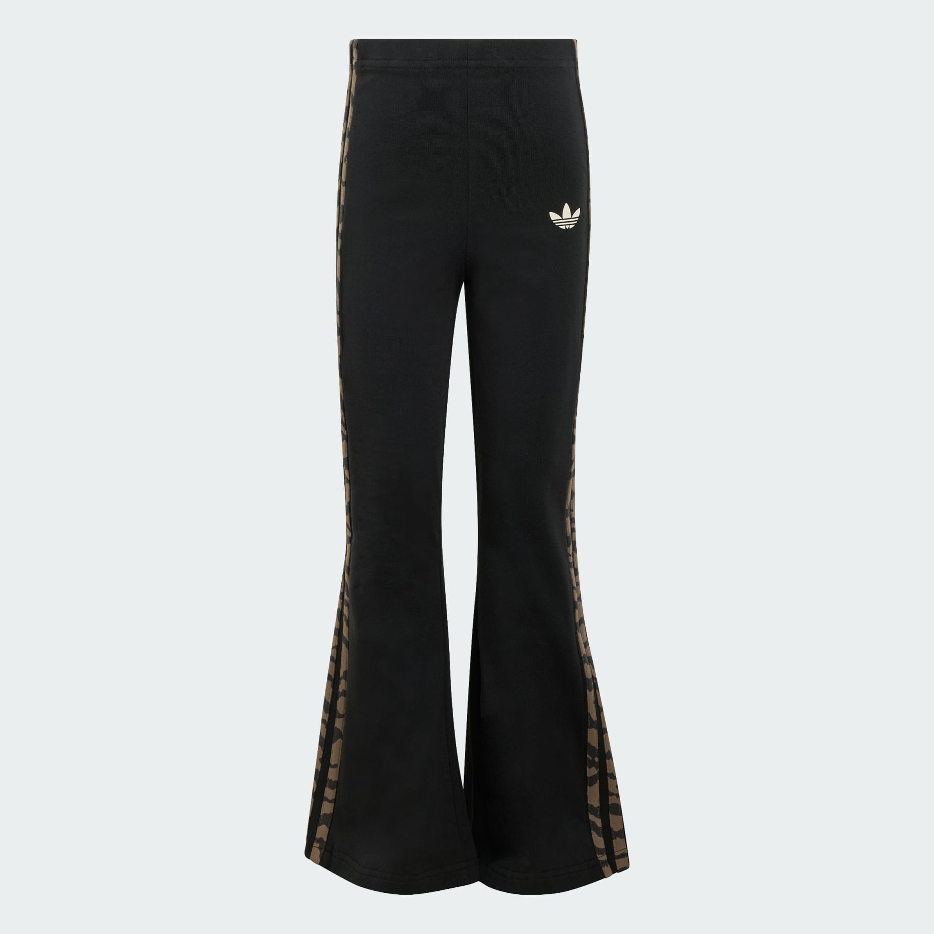 KOMPLET SA &Scaron;IROKOM SKRAĆENOM MAJICOM