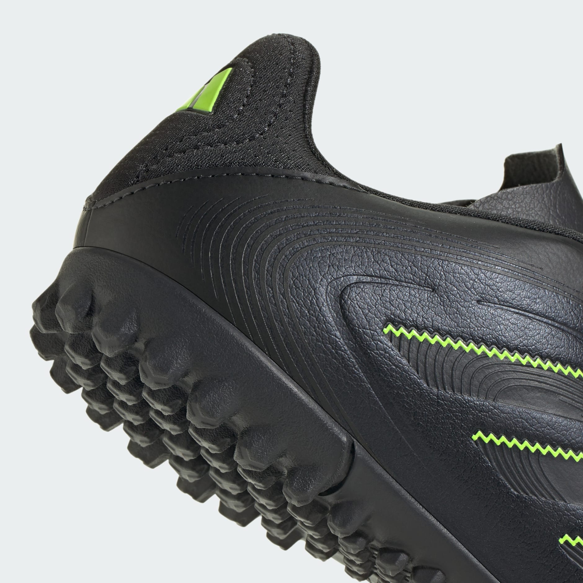 נעלי כדורגל לדשא סינתטי COPA PURE III CLUB לילדים