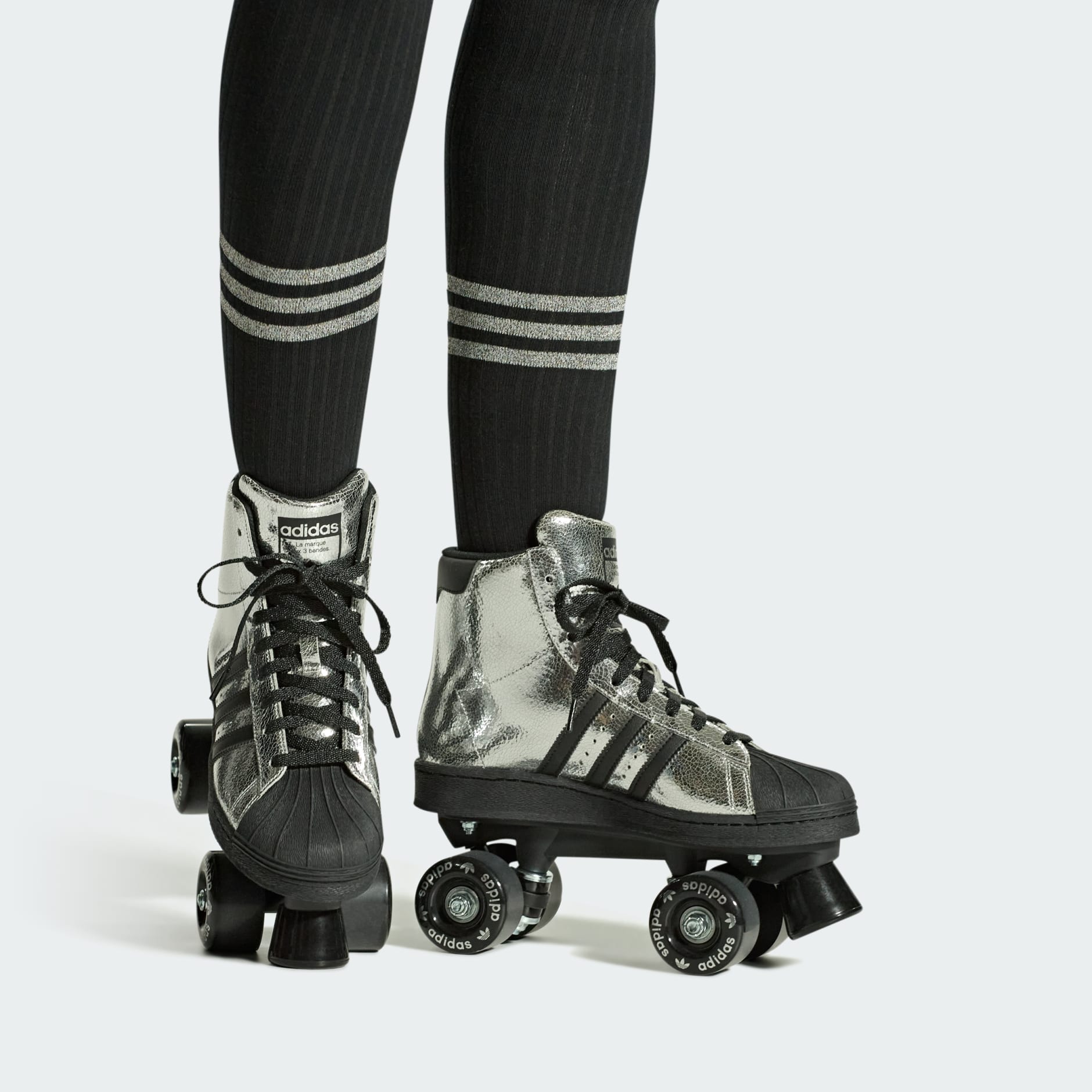 大人気☆アディダスローラースケートSuperstar 82 Roller Skates Adidas Converts the Classic Superstar into Roller Skates