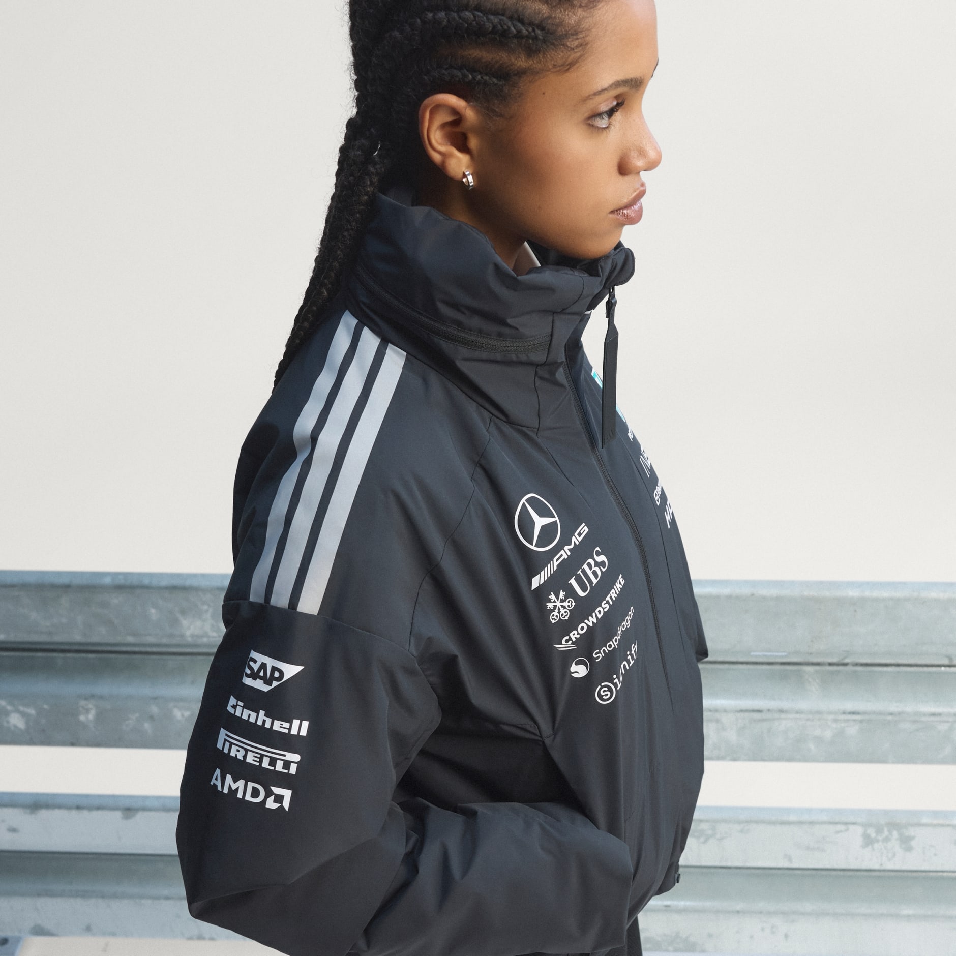 JACHETĂ MERCEDES - AMG PETRONAS FORMULA 1 TEAM ENGINEERS