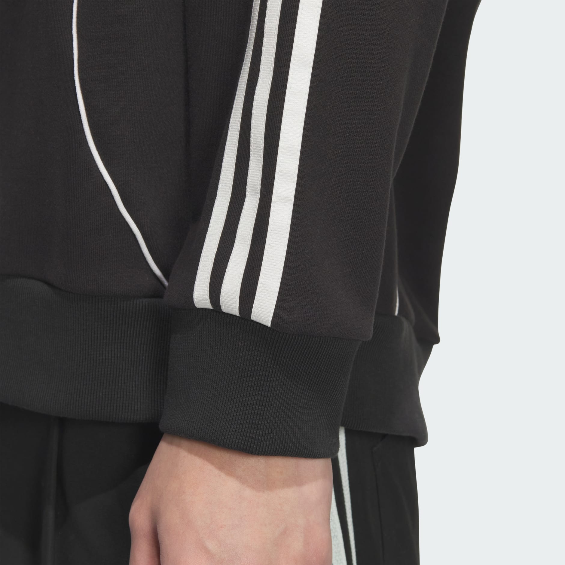 Retro Remix Crew Sweatshirt - Black | adidas Hong Kong