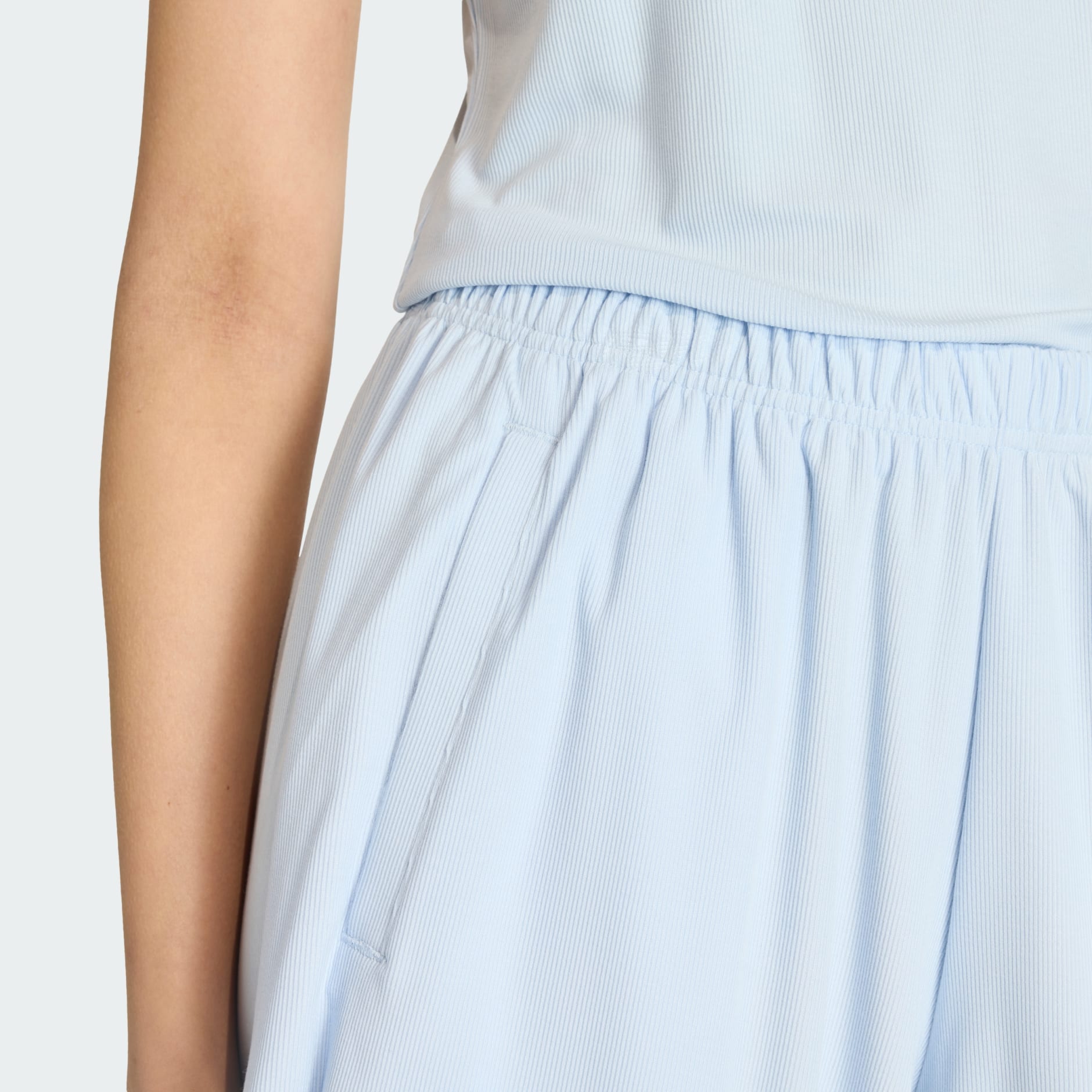 ESSENTIALS SCALLOPED EDGE SHORTS