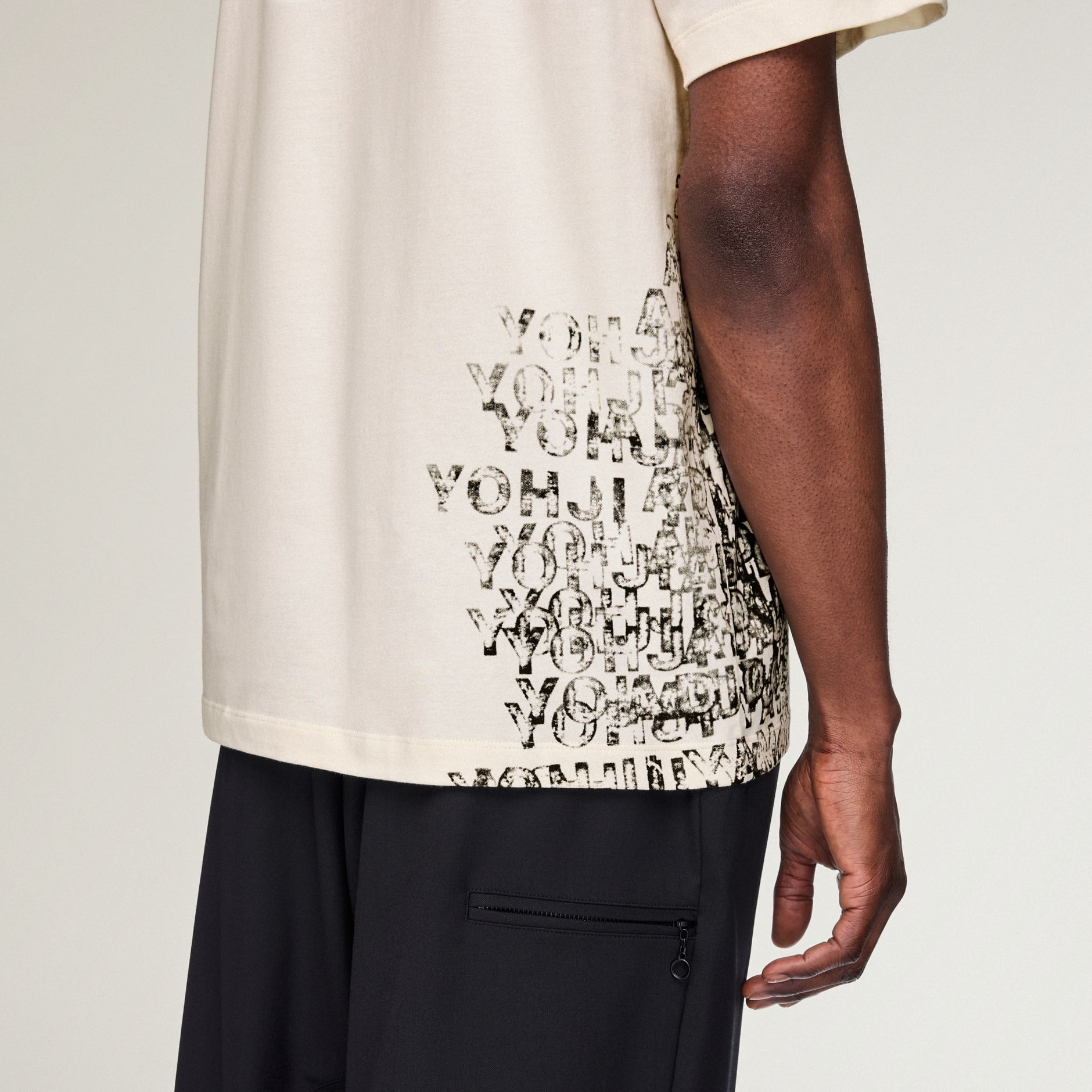 TRICOU CU M&Acirc;NECĂ SCURTĂ Y-3 GFX