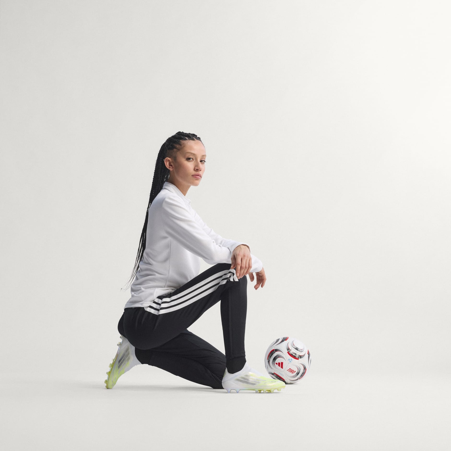 Ghetele de fotbal pentru femei F50 SPARKFUSION ELITE fără șireturi, pentru teren dur / artificial