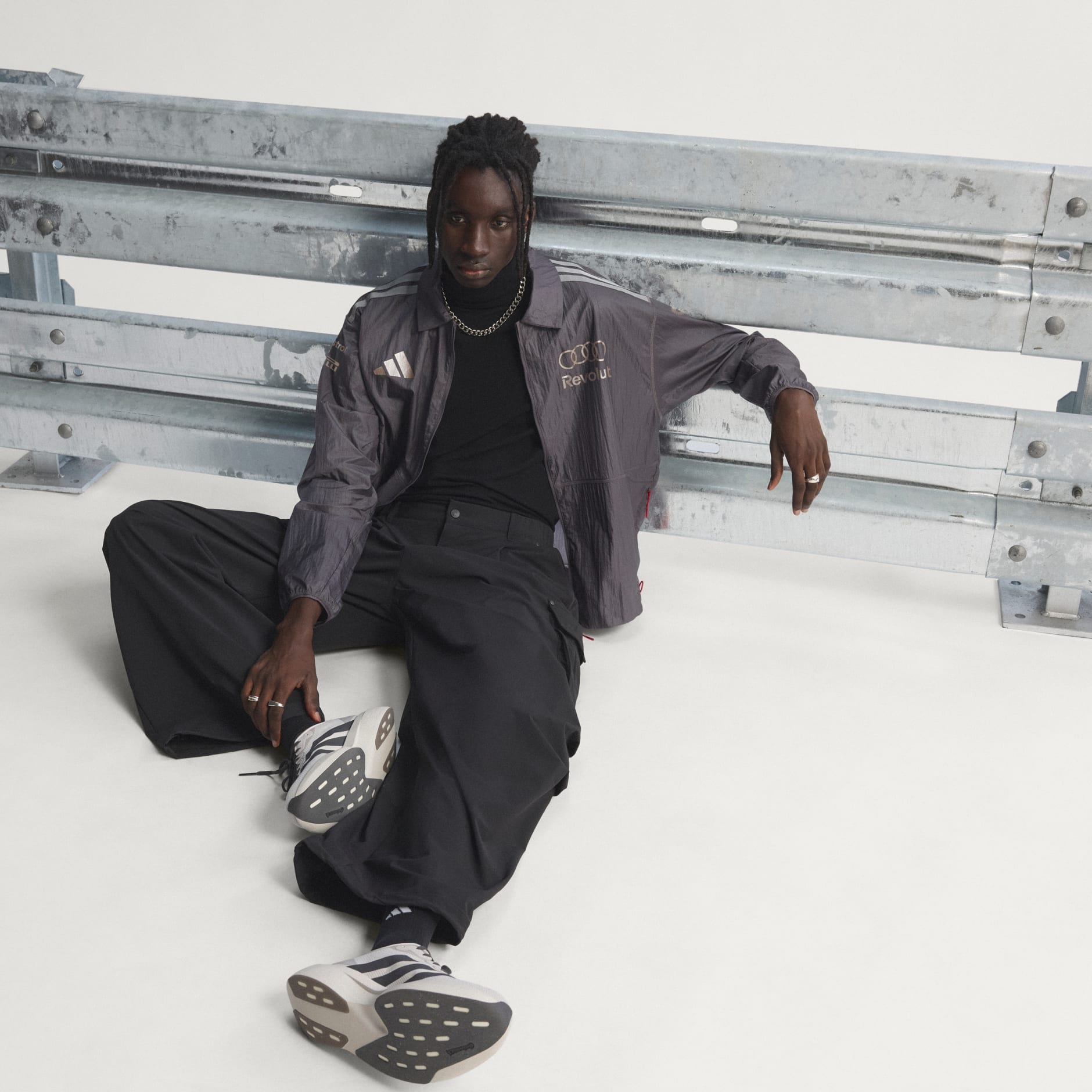 JACHETĂ AUDI REVOLUT F1 TEAM DRIVER PADDOCK