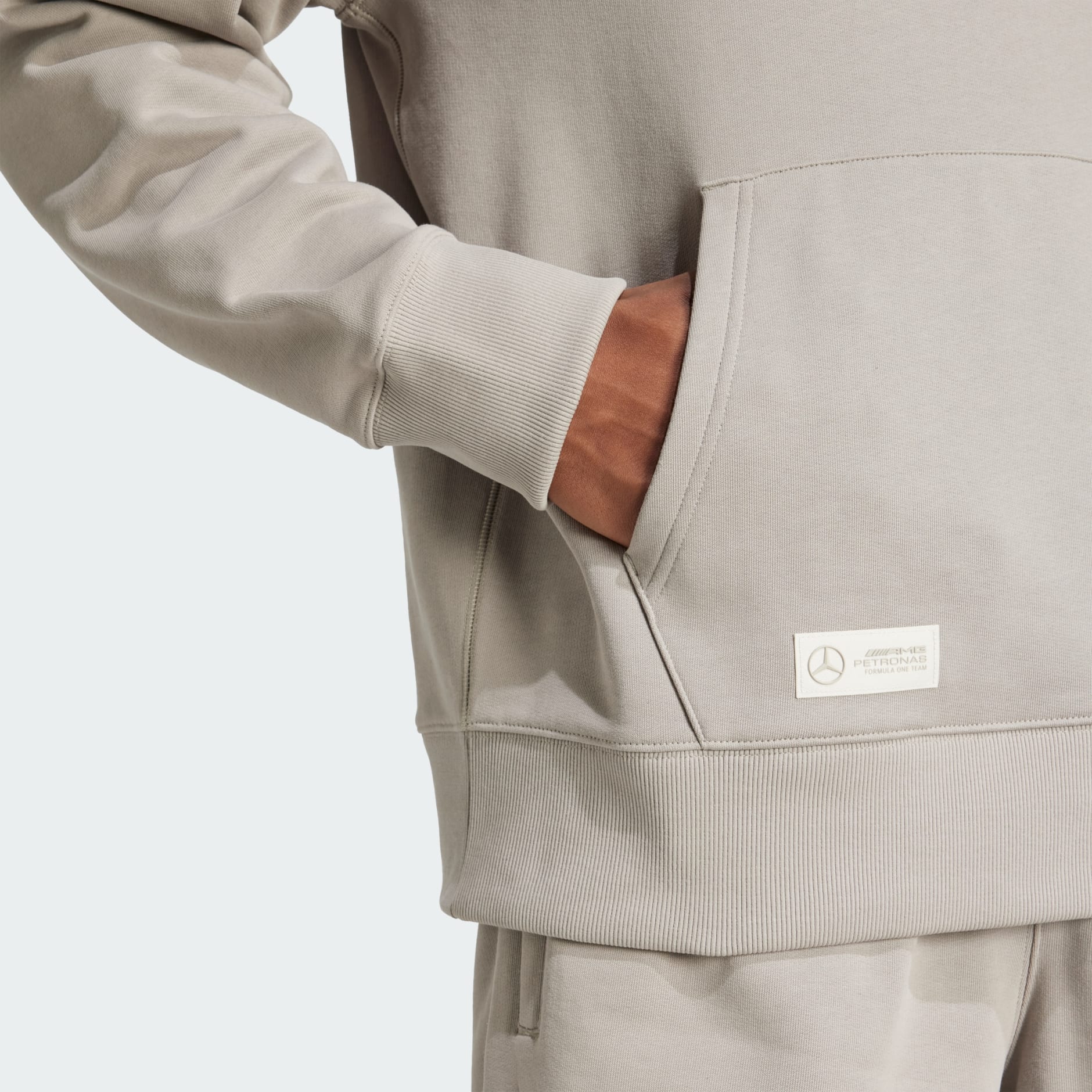 MAJICA S KAPULJAČOM MERCEDES - AMG PETRONAS FORMULA ONE TEAM PREMIUM