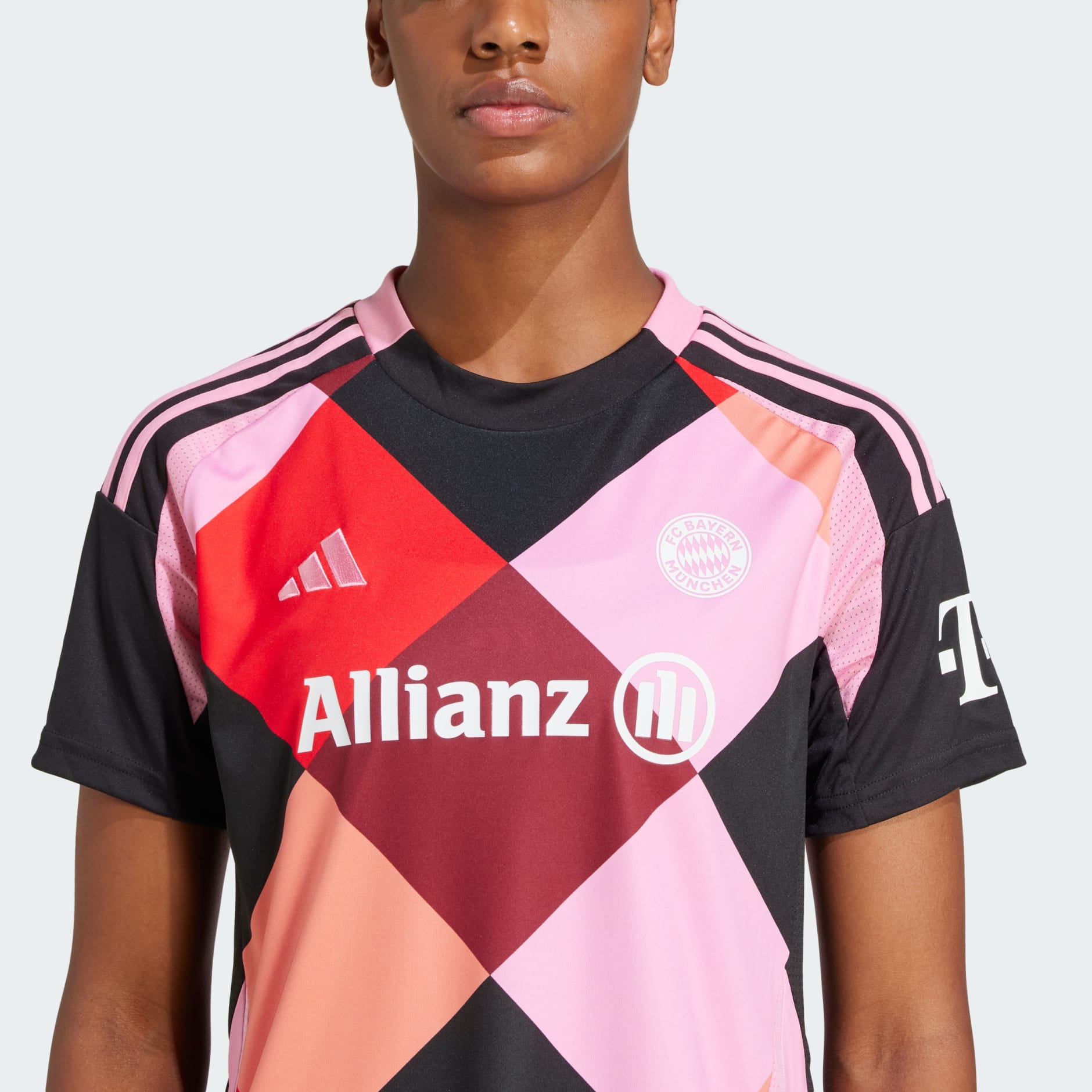 Poseban dres ženske reprezentacije FC Bayern X LeGer 24/25