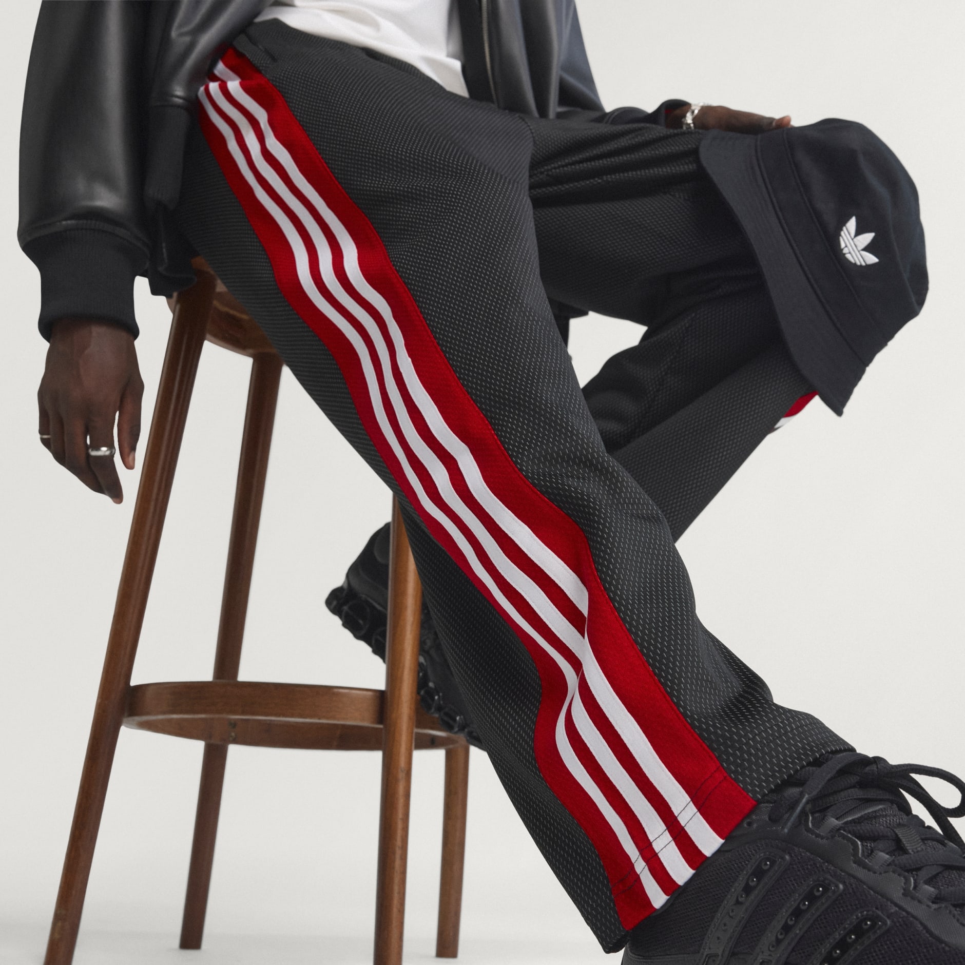 LOOSE MESH TRACKPANTS
