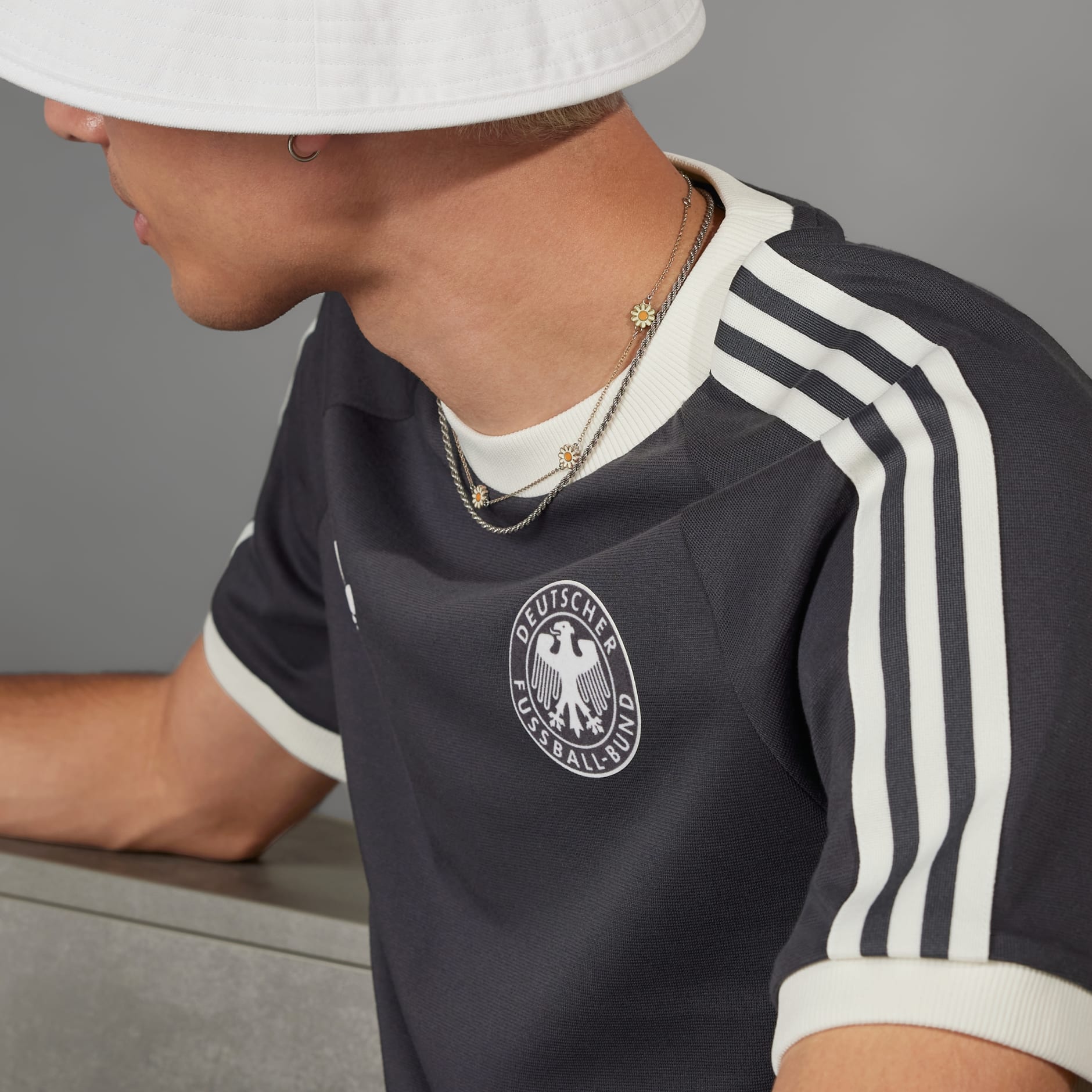 adidas Classics - Black Tee Men\'s - Germany Clothing 3-Stripes | Oman Adicolor