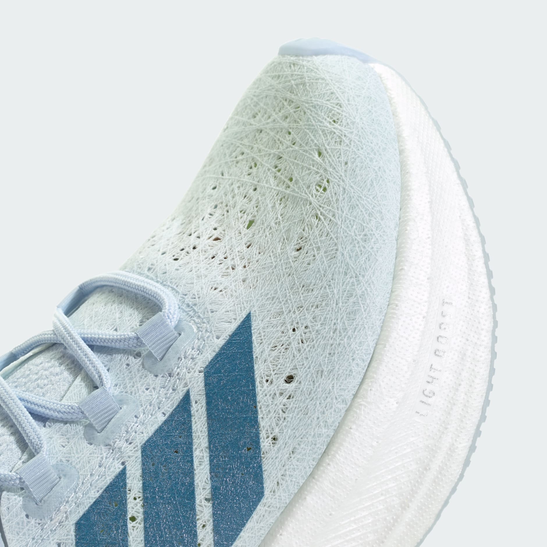 ULTRABOOST 5 STRUNG W