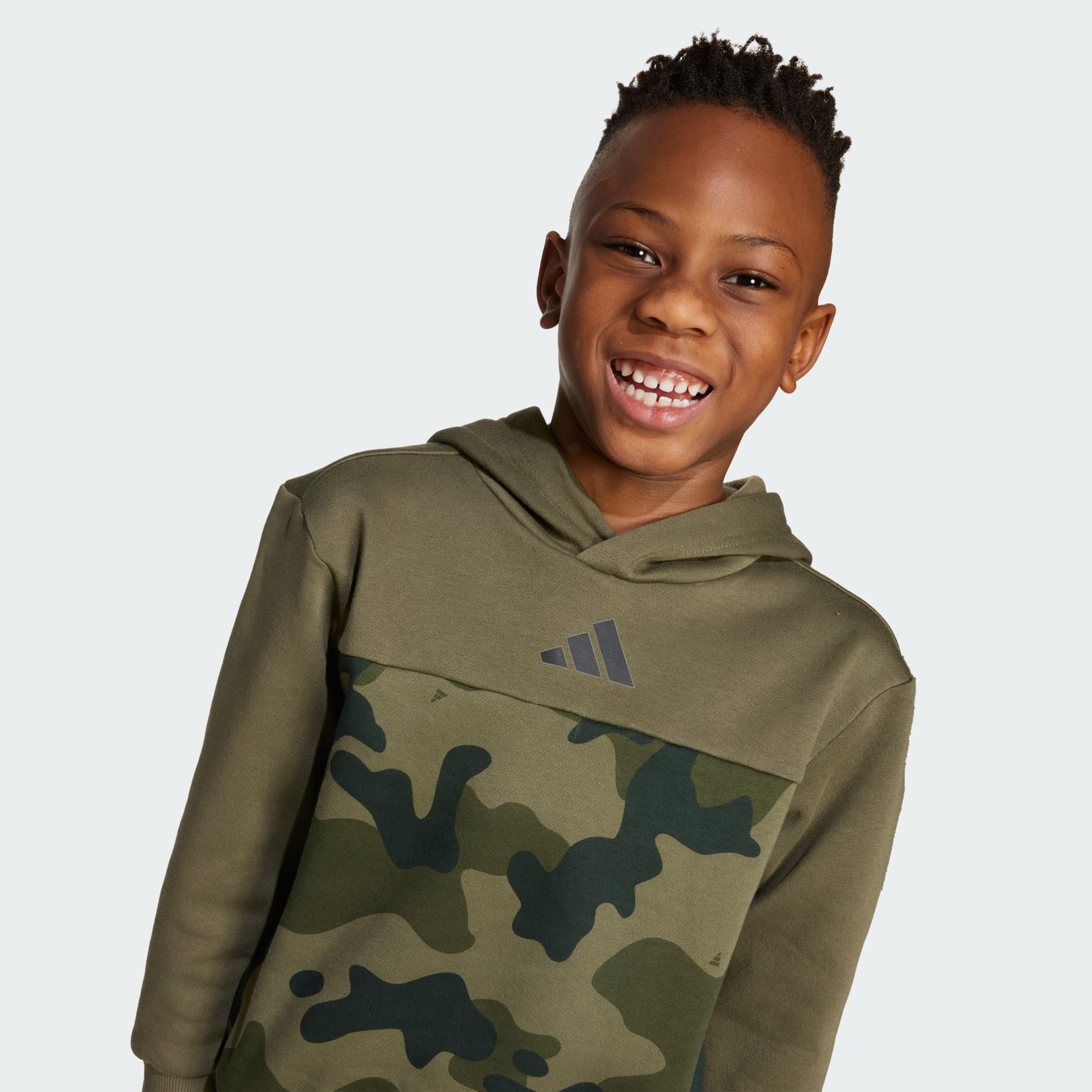 Set jogger din fleece Seasonal Essentials cu imprimeu camo pentru copii