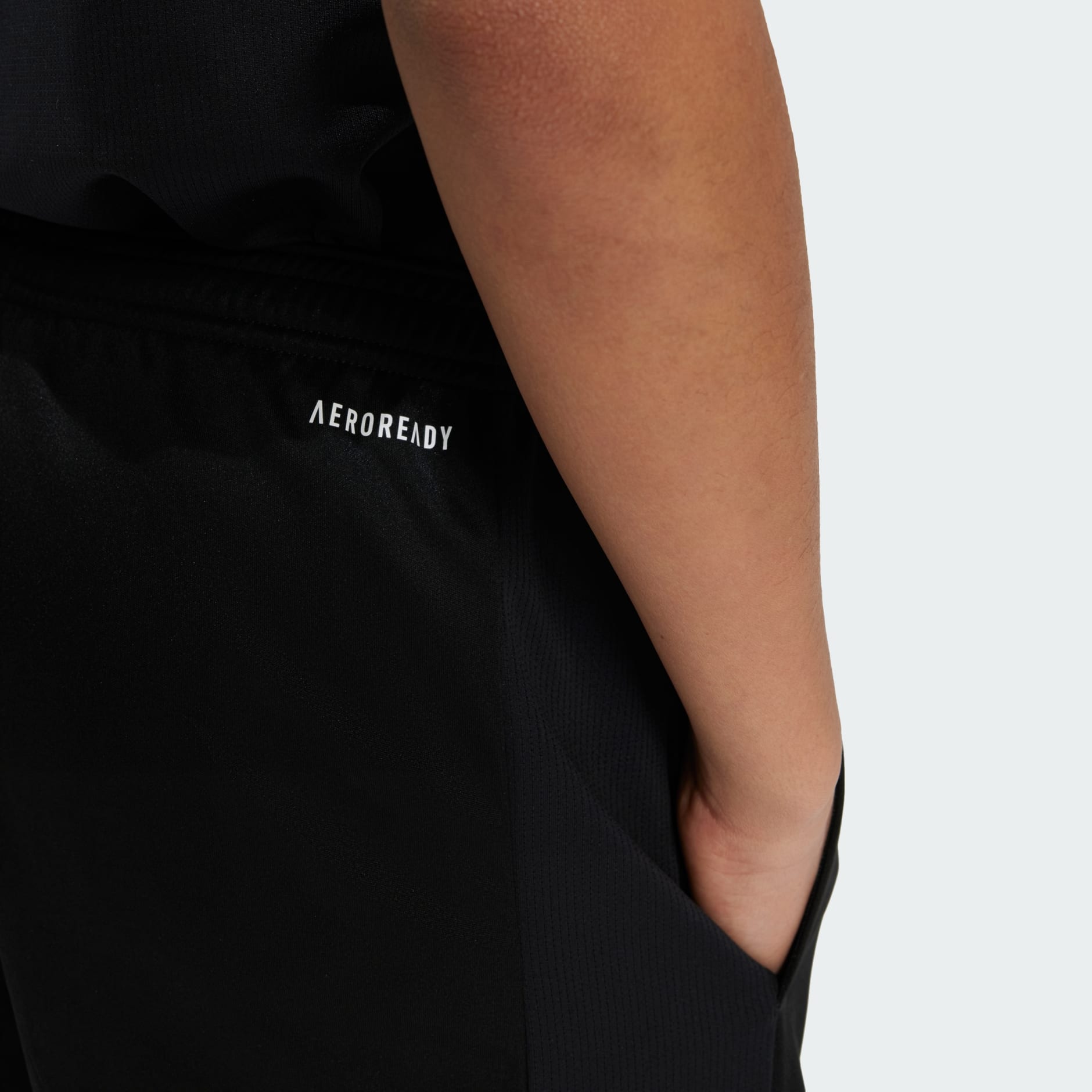 Dječje kratke hlače Train Essentials Logo Regular Fit
