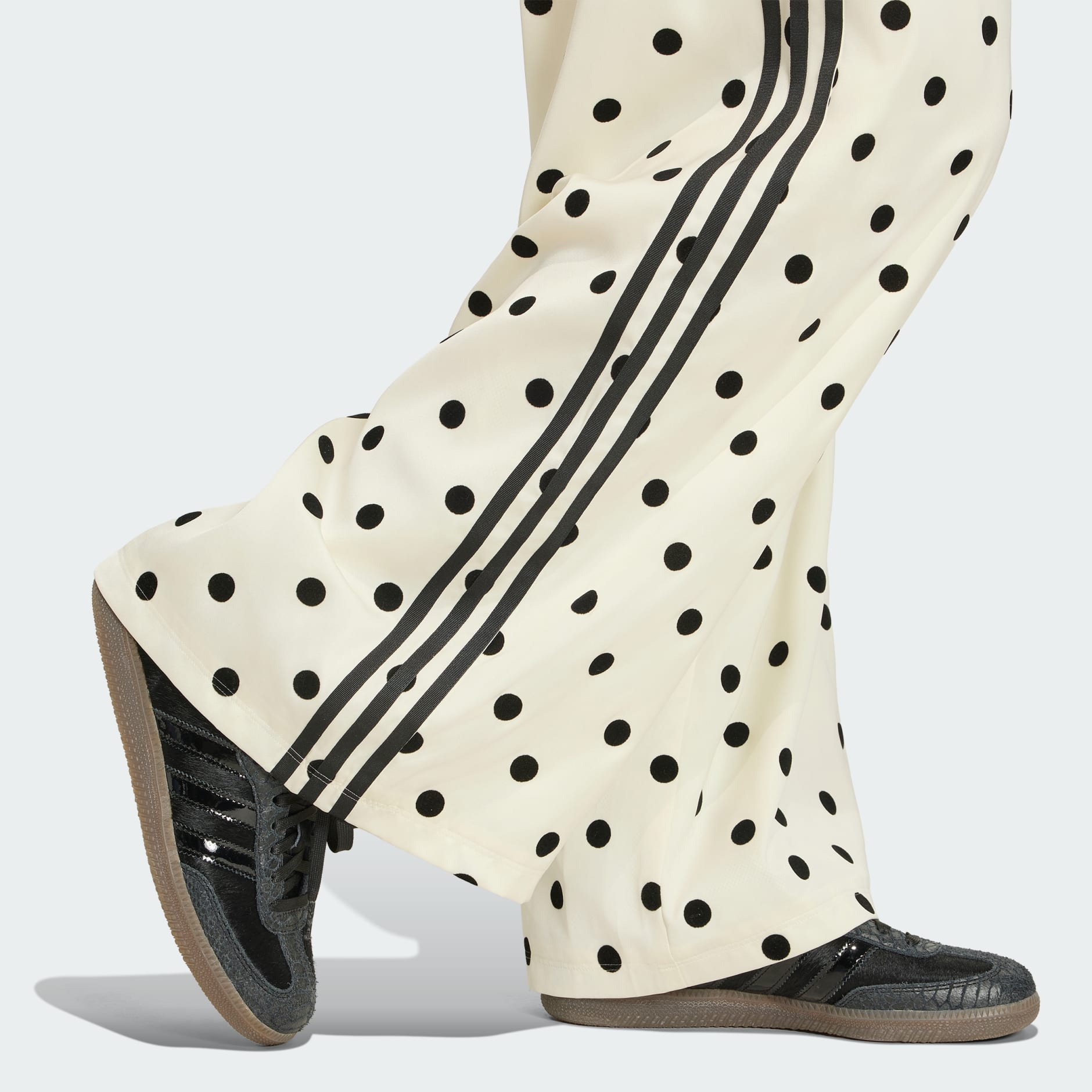 PANTALONI LARGI DIN SATIN CU BULINE